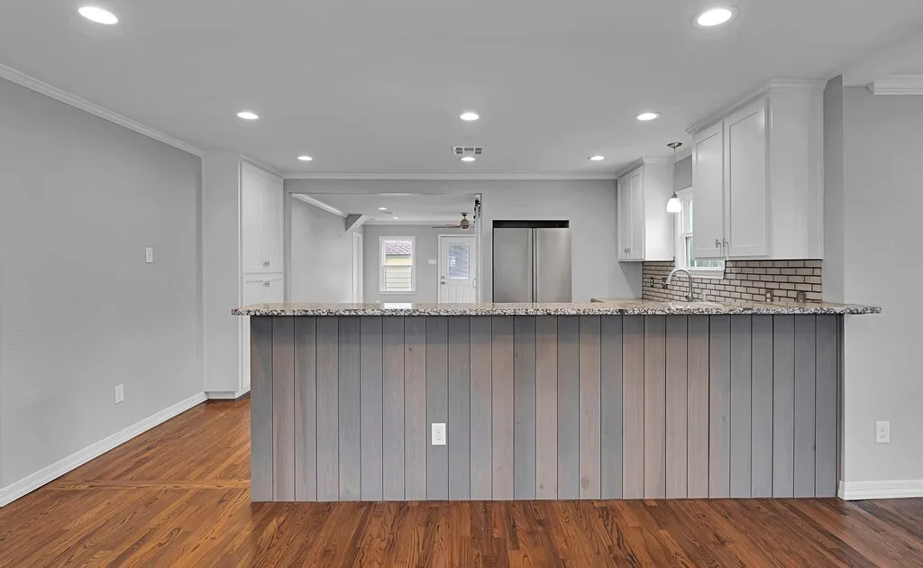 Single Family Residence For Sale in Mc Lennan County , 3213 S 3rd Street, Waco, Texas 76706, 3 Bedrooms, 2 Bathrooms, Garage spaces, 1,563 Sqft, built in 1953, Price $299,900, mls#21160718, Real Estate Agent in Waco, Homes For Sale in Mc Lennan county, Homes For Sale in Waco, Realtor in Waco Texas, Real Estate Brokerage Independent Realty Texas, Luminita Cordes Realtor