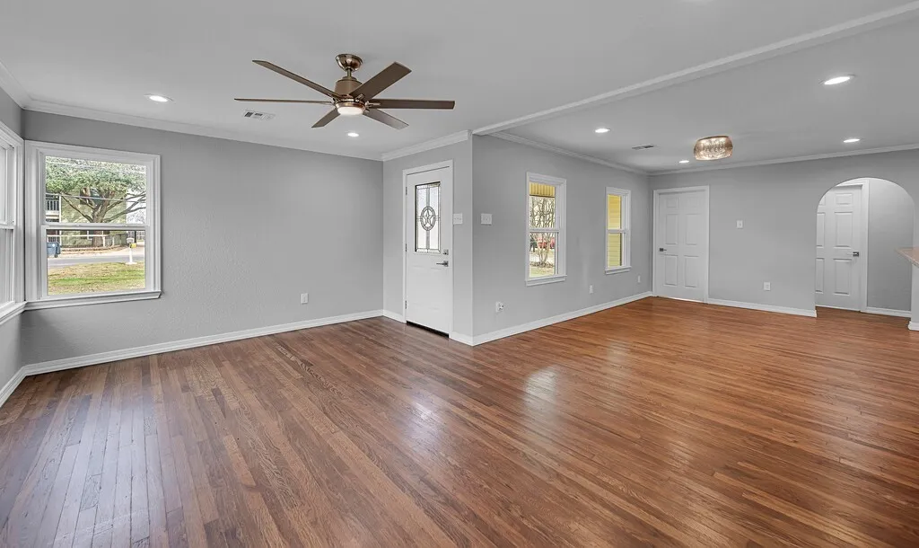 Single Family Residence For Sale in Mc Lennan County , 3213 S 3rd Street, Waco, Texas 76706, 3 Bedrooms, 2 Bathrooms, Garage spaces, 1,563 Sqft, built in 1953, Price $299,900, mls#21160718, Real Estate Agent in Waco, Homes For Sale in Mc Lennan county, Homes For Sale in Waco, Realtor in Waco Texas, Real Estate Brokerage Independent Realty Texas, Luminita Cordes Realtor