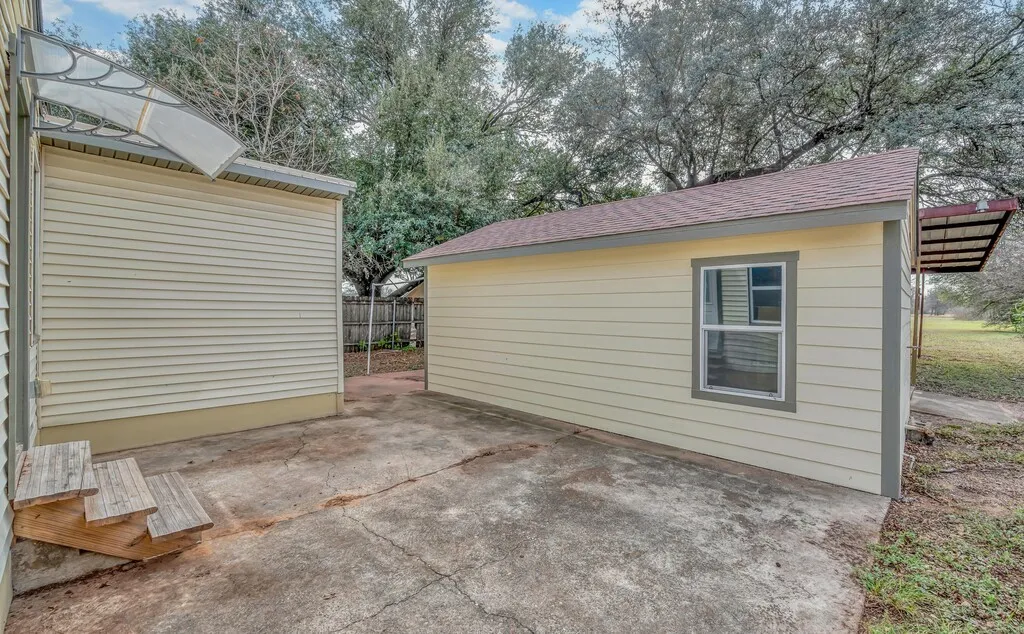 Single Family Residence For Sale in Mc Lennan County , 3213 S 3rd Street, Waco, Texas 76706, 3 Bedrooms, 2 Bathrooms, Garage spaces, 1,563 Sqft, built in 1953, Price $299,900, mls#21160718, Real Estate Agent in Waco, Homes For Sale in Mc Lennan county, Homes For Sale in Waco, Realtor in Waco Texas, Real Estate Brokerage Independent Realty Texas, Luminita Cordes Realtor