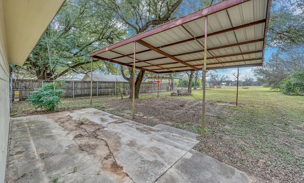 Single Family Residence For Sale in Mc Lennan County , 3213 S 3rd Street, Waco, Texas 76706, 3 Bedrooms, 2 Bathrooms, Garage spaces, 1,563 Sqft, built in 1953, Price $299,900, mls#21160718, Real Estate Agent in Waco, Homes For Sale in Mc Lennan county, Homes For Sale in Waco, Realtor in Waco Texas, Real Estate Brokerage Independent Realty Texas, Luminita Cordes Realtor