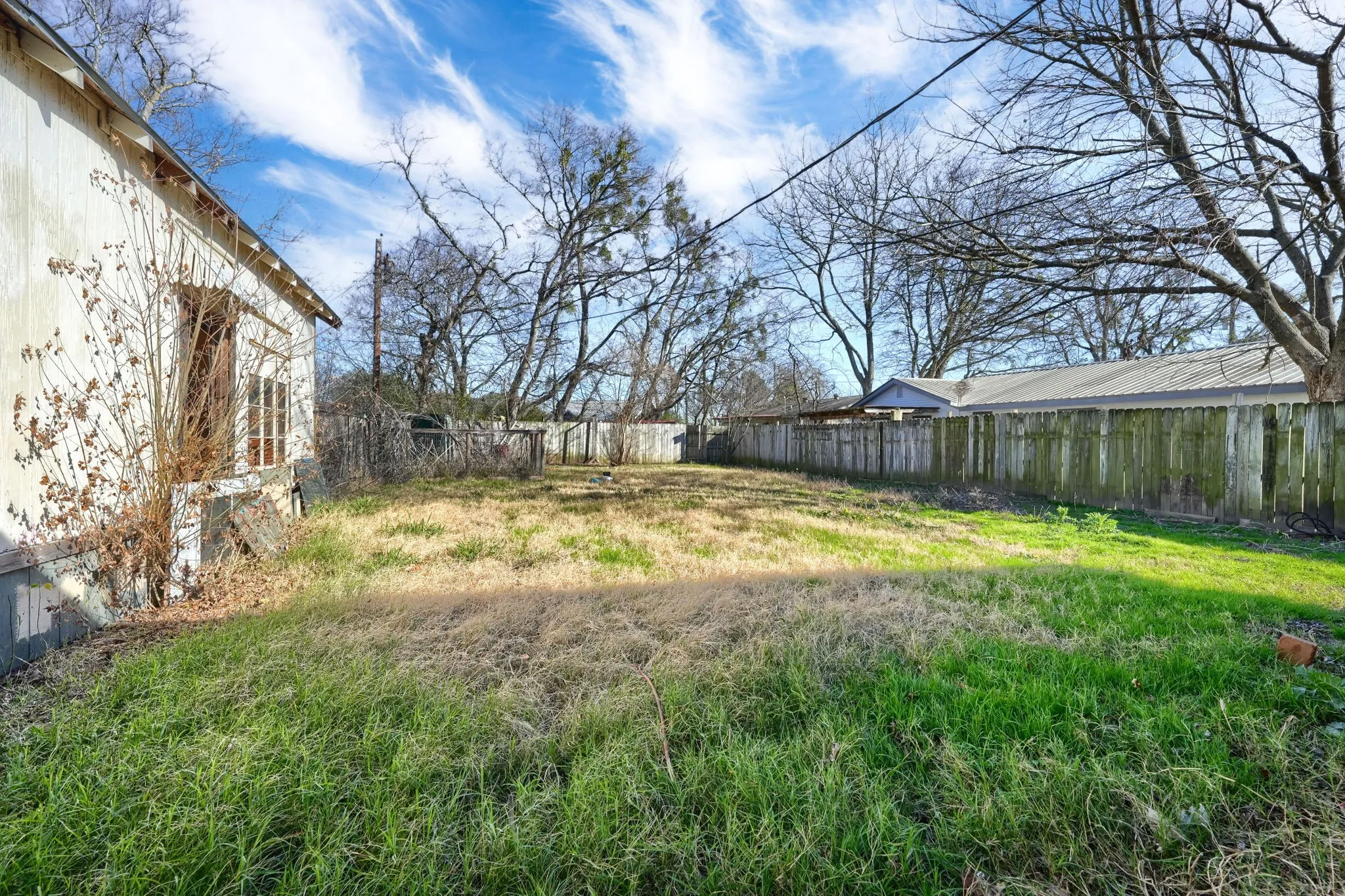Single Family Residence For Sale in Hunt County , 2112 Mangum Street, Commerce, Texas 75428, 3 Bedroom, 2 Bathroom, Garage spaces, 1,740 Sqft, built in 1960, mls#21159137, Real Estate Agent in Commerce, Homes For Sale in Hunt county, Homes For Sale in Commerce, Realtor in Commerce Texas, Real Estate Brokerage Independent Realty Texas, Luminita Cordes Realtor