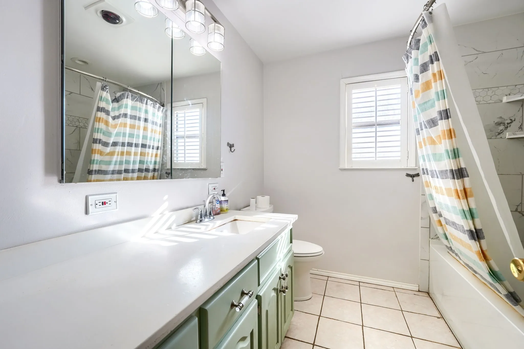 Single Family Residence For Sale in Hunt County , 2112 Mangum Street, Commerce, Texas 75428, 3 Bedroom, 2 Bathroom, Garage spaces, 1,740 Sqft, built in 1960, mls#21159137, Real Estate Agent in Commerce, Homes For Sale in Hunt county, Homes For Sale in Commerce, Realtor in Commerce Texas, Real Estate Brokerage Independent Realty Texas, Luminita Cordes Realtor