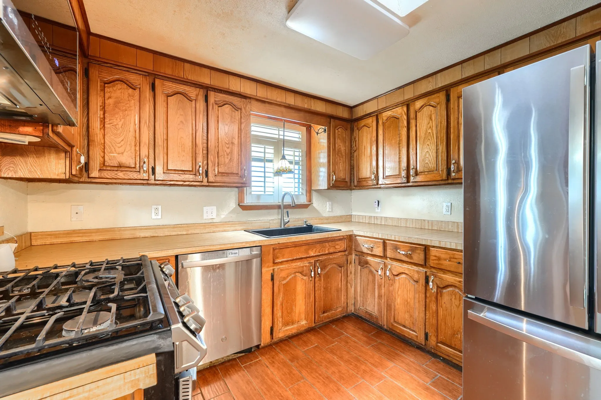 Single Family Residence For Sale in Hunt County , 2112 Mangum Street, Commerce, Texas 75428, 3 Bedroom, 2 Bathroom, Garage spaces, 1,740 Sqft, built in 1960, mls#21159137, Real Estate Agent in Commerce, Homes For Sale in Hunt county, Homes For Sale in Commerce, Realtor in Commerce Texas, Real Estate Brokerage Independent Realty Texas, Luminita Cordes Realtor