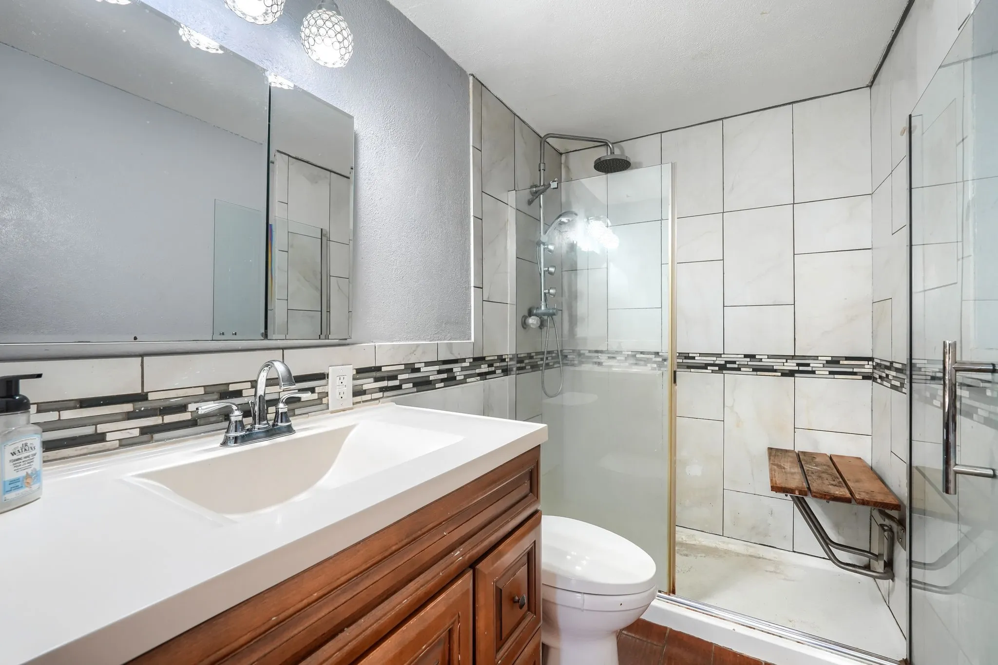 Single Family Residence For Sale in Hunt County , 2112 Mangum Street, Commerce, Texas 75428, 3 Bedroom, 2 Bathroom, Garage spaces, 1,740 Sqft, built in 1960, mls#21159137, Real Estate Agent in Commerce, Homes For Sale in Hunt county, Homes For Sale in Commerce, Realtor in Commerce Texas, Real Estate Brokerage Independent Realty Texas, Luminita Cordes Realtor