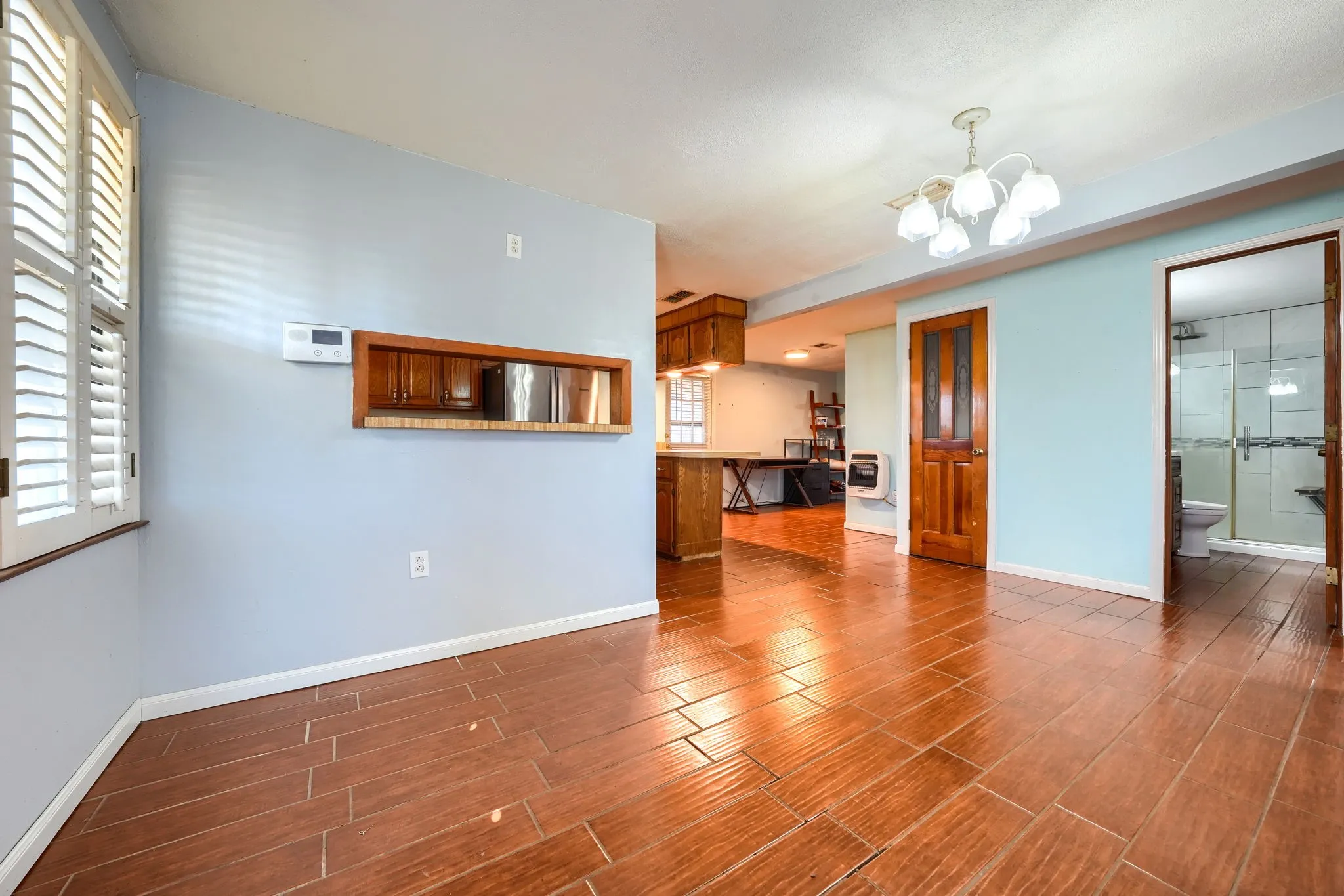 Single Family Residence For Sale in Hunt County , 2112 Mangum Street, Commerce, Texas 75428, 3 Bedroom, 2 Bathroom, Garage spaces, 1,740 Sqft, built in 1960, mls#21159137, Real Estate Agent in Commerce, Homes For Sale in Hunt county, Homes For Sale in Commerce, Realtor in Commerce Texas, Real Estate Brokerage Independent Realty Texas, Luminita Cordes Realtor