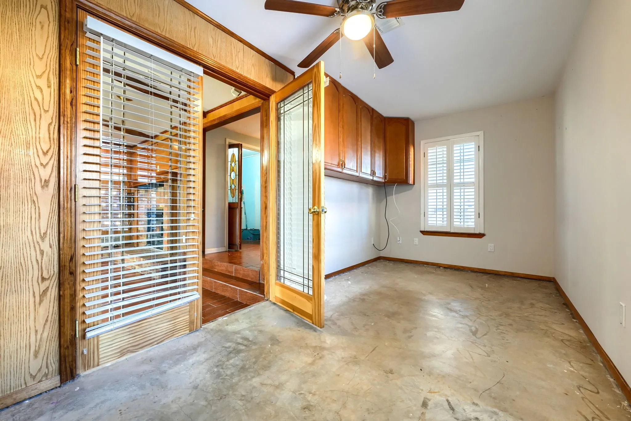 Single Family Residence For Sale in Hunt County , 2112 Mangum Street, Commerce, Texas 75428, 3 Bedroom, 2 Bathroom, Garage spaces, 1,740 Sqft, built in 1960, mls#21159137, Real Estate Agent in Commerce, Homes For Sale in Hunt county, Homes For Sale in Commerce, Realtor in Commerce Texas, Real Estate Brokerage Independent Realty Texas, Luminita Cordes Realtor