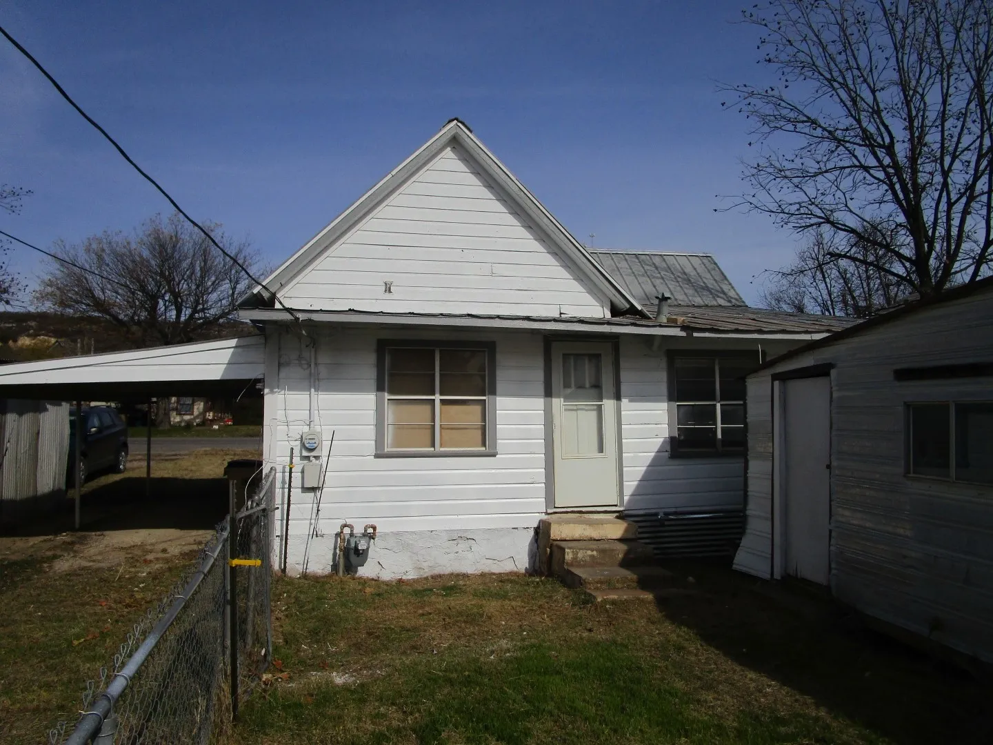Single Family Residence For Sale in Coleman County , 905 Wallis Avenue, Santa Anna, Texas 76878, 3 Bedrooms, 1 Bathroom, Garage spaces, 917 Sqft, built in 1948, Preowned, Price $55,000, mls#21160876, Real Estate Agent in Santa Anna, Homes For Sale in Coleman county, Homes For Sale in Santa Anna, Realtor in Santa Anna Texas, Real Estate Brokerage Independent Realty Texas, Luminita Cordes Realtor