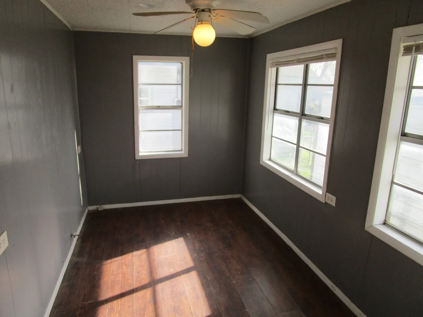 Single Family Residence For Sale in Coleman County , 905 Wallis Avenue, Santa Anna, Texas 76878, 3 Bedrooms, 1 Bathroom, Garage spaces, 917 Sqft, built in 1948, Preowned, Price $55,000, mls#21160876, Real Estate Agent in Santa Anna, Homes For Sale in Coleman county, Homes For Sale in Santa Anna, Realtor in Santa Anna Texas, Real Estate Brokerage Independent Realty Texas, Luminita Cordes Realtor
