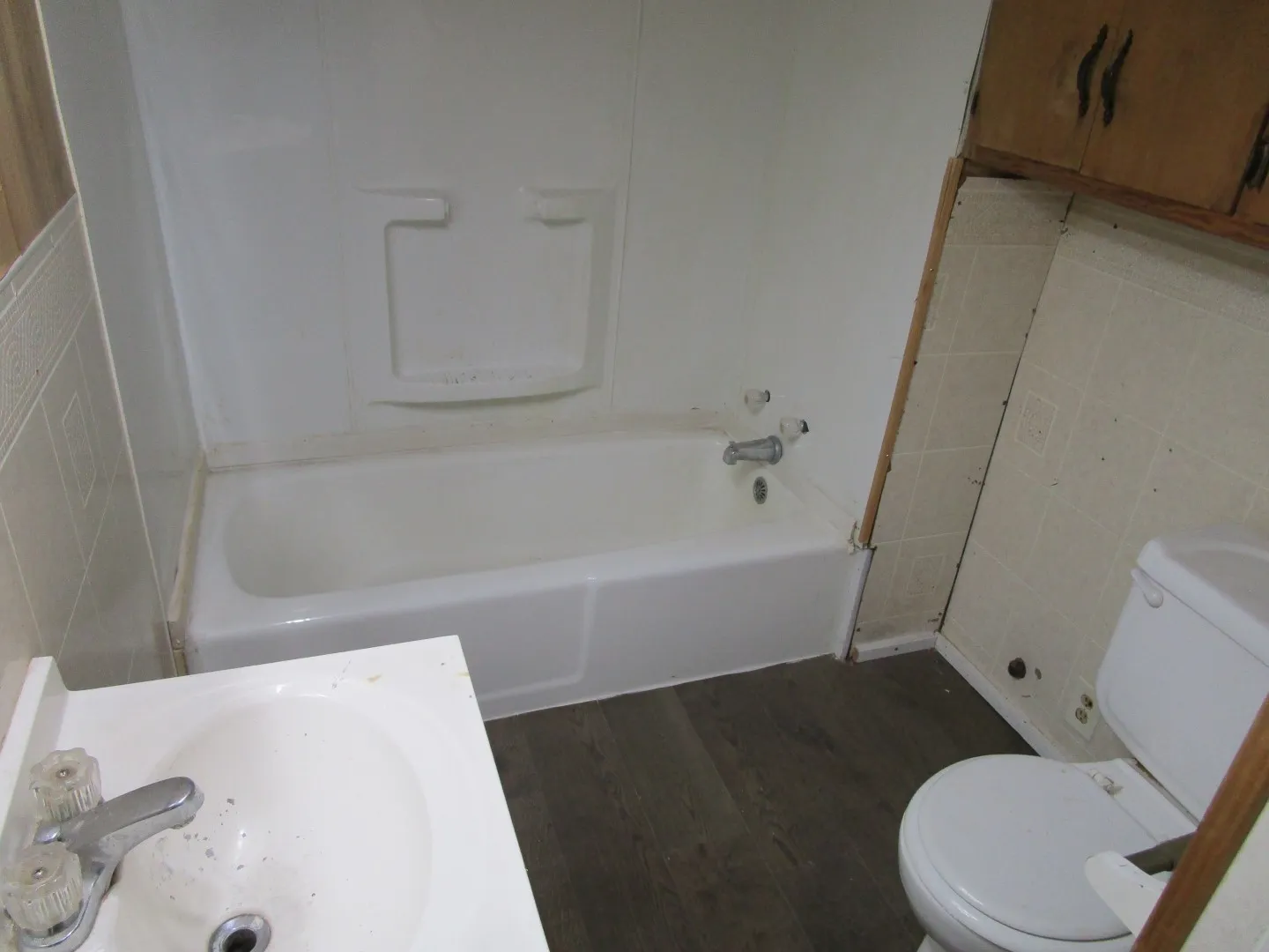 Single Family Residence For Sale in Coleman County , 905 Wallis Avenue, Santa Anna, Texas 76878, 3 Bedrooms, 1 Bathroom, Garage spaces, 917 Sqft, built in 1948, Preowned, Price $55,000, mls#21160876, Real Estate Agent in Santa Anna, Homes For Sale in Coleman county, Homes For Sale in Santa Anna, Realtor in Santa Anna Texas, Real Estate Brokerage Independent Realty Texas, Luminita Cordes Realtor