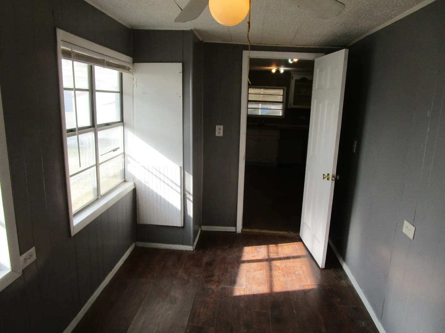 Single Family Residence For Sale in Coleman County , 905 Wallis Avenue, Santa Anna, Texas 76878, 3 Bedrooms, 1 Bathroom, Garage spaces, 917 Sqft, built in 1948, Preowned, Price $55,000, mls#21160876, Real Estate Agent in Santa Anna, Homes For Sale in Coleman county, Homes For Sale in Santa Anna, Realtor in Santa Anna Texas, Real Estate Brokerage Independent Realty Texas, Luminita Cordes Realtor