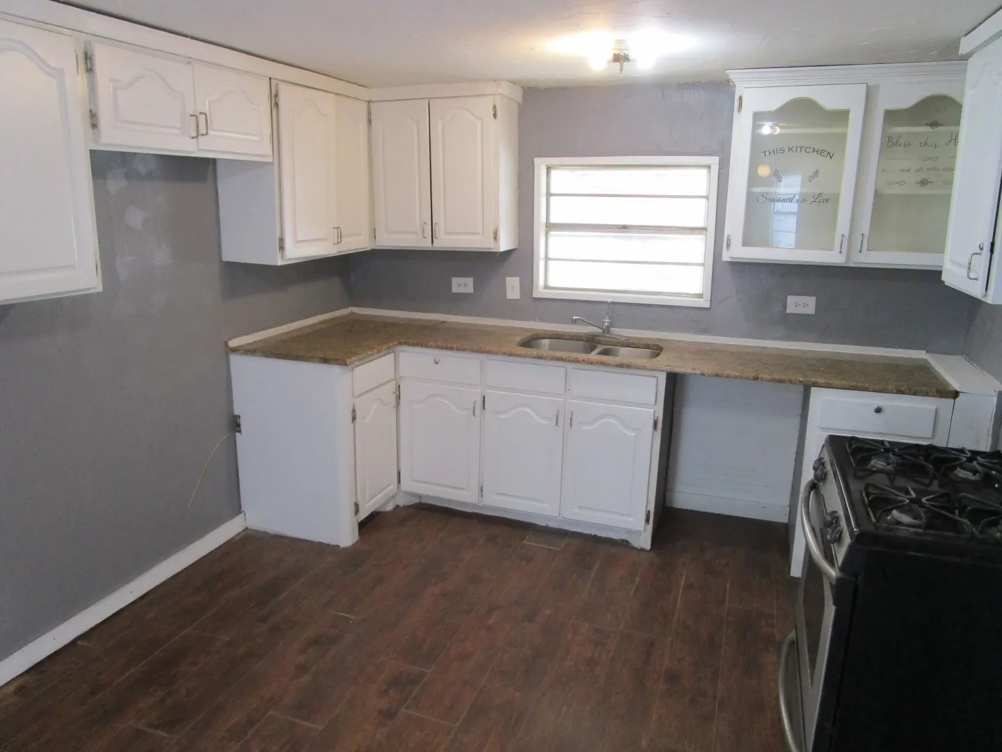 Single Family Residence For Sale in Coleman County , 905 Wallis Avenue, Santa Anna, Texas 76878, 3 Bedrooms, 1 Bathroom, Garage spaces, 917 Sqft, built in 1948, Preowned, Price $55,000, mls#21160876, Real Estate Agent in Santa Anna, Homes For Sale in Coleman county, Homes For Sale in Santa Anna, Realtor in Santa Anna Texas, Real Estate Brokerage Independent Realty Texas, Luminita Cordes Realtor