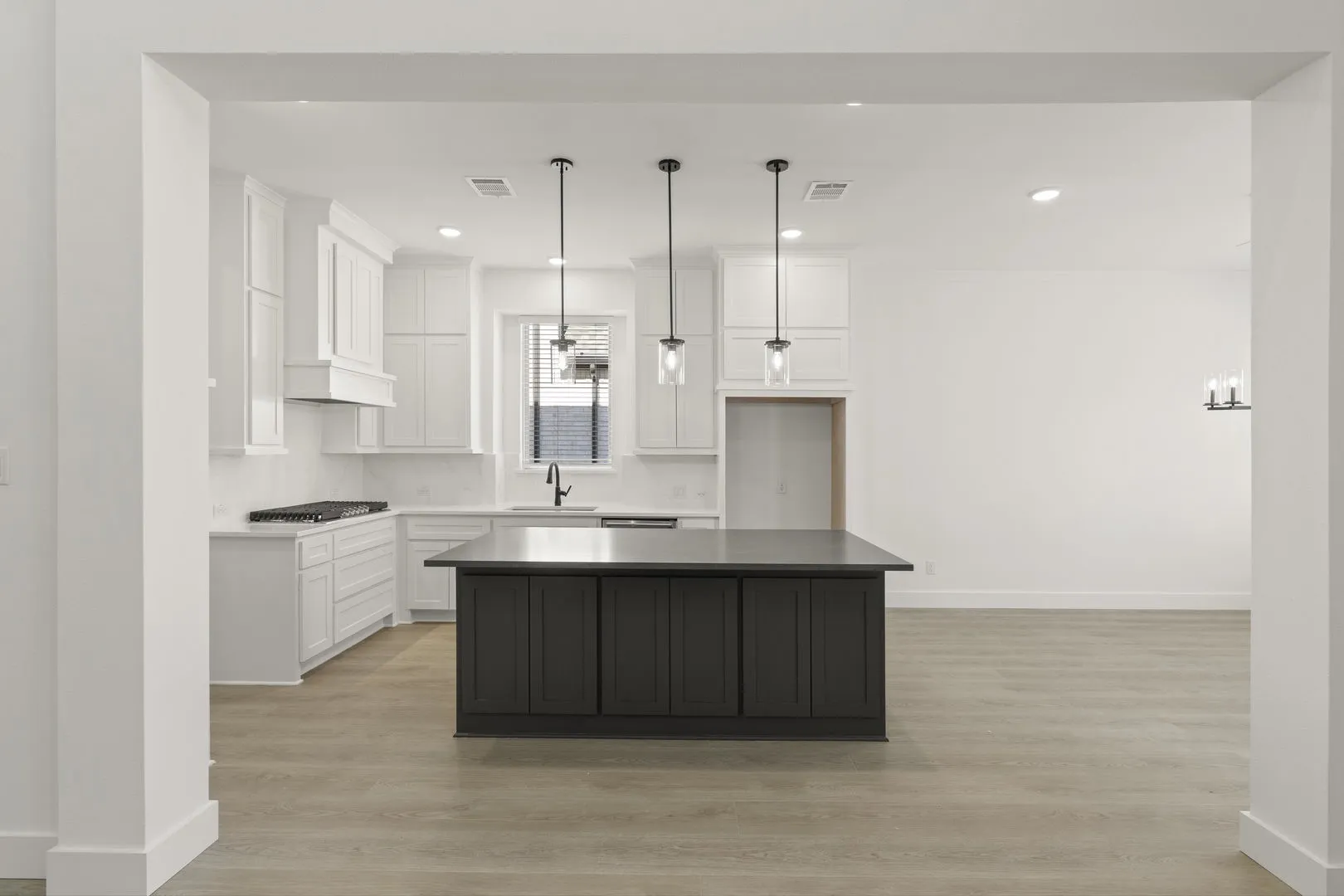 09. 15204 Chipping - Kitchen
