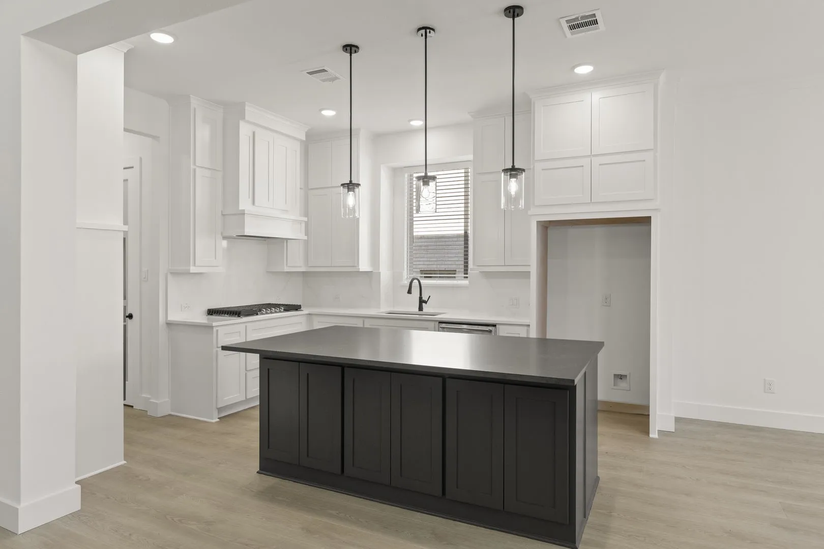 10. 15204 Chipping - Kitchen (2)