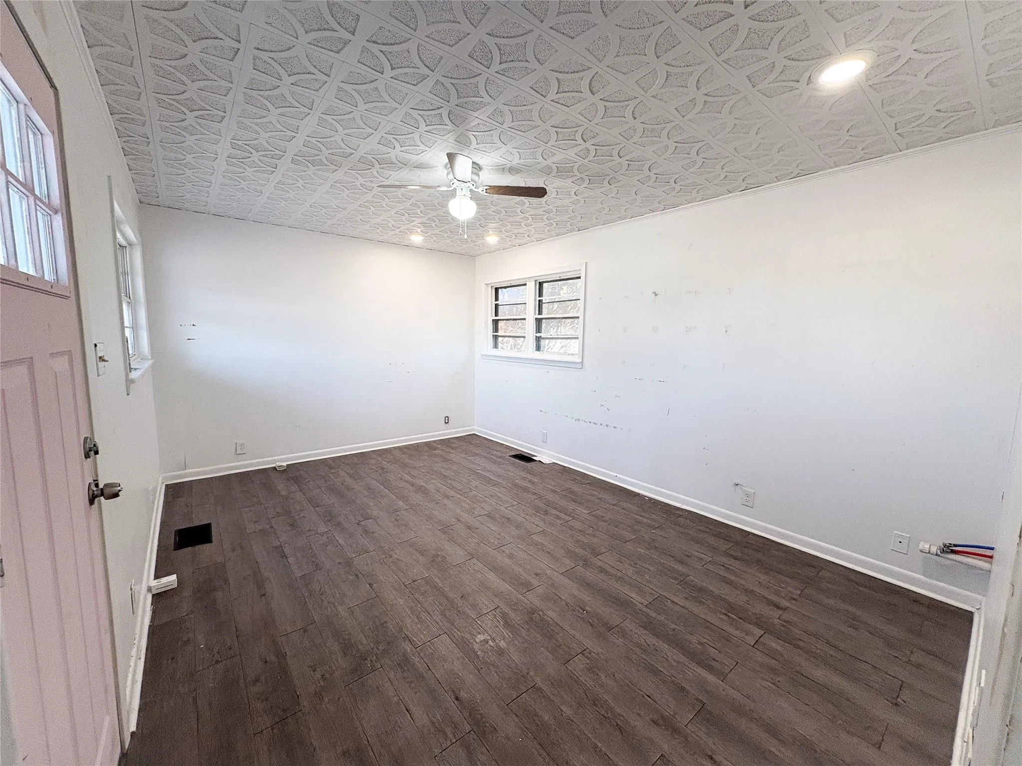 Retail For Rent in Grayson County , 100 E Pecan Street, Gunter, Texas 75058, 0, 0, Garage spaces, 0 Sqft, built in 1955, Preowned, mls#21159000, Real Estate Agent in Gunter, Homes For Rent in Grayson county, Homes For Rent in Gunter, Realtor in Gunter Texas, Real Estate Brokerage Independent Realty Texas, Luminita Cordes Realtor