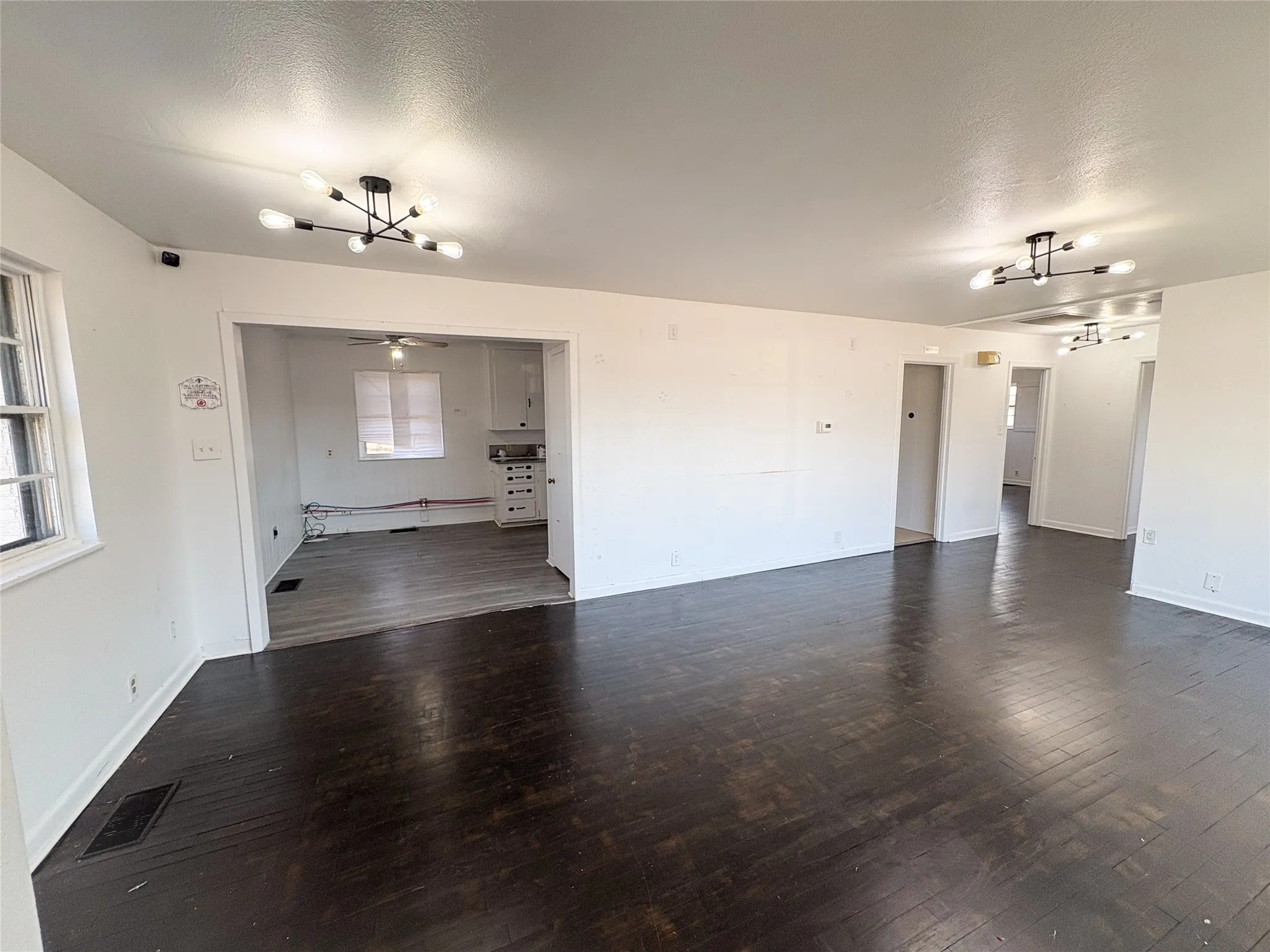 Retail For Rent in Grayson County , 100 E Pecan Street, Gunter, Texas 75058, 0, 0, Garage spaces, 0 Sqft, built in 1955, Preowned, mls#21159000, Real Estate Agent in Gunter, Homes For Rent in Grayson county, Homes For Rent in Gunter, Realtor in Gunter Texas, Real Estate Brokerage Independent Realty Texas, Luminita Cordes Realtor