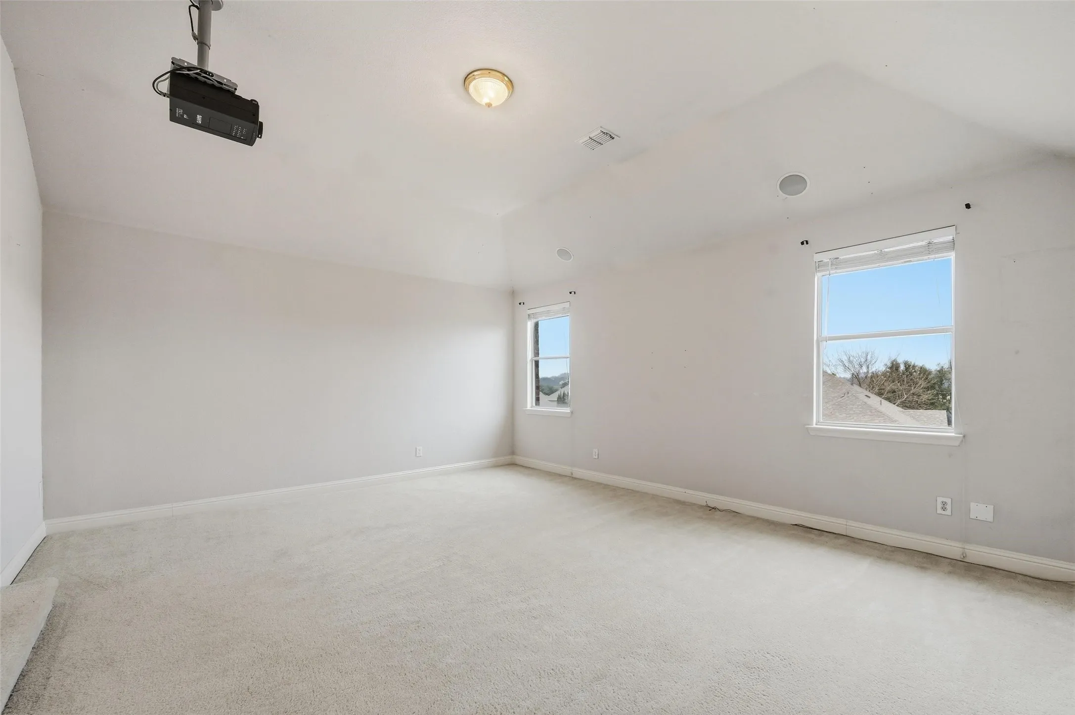 Single Family Residence For Sale in Dallas County , 222 River Birch Trail, Garland, Texas 75040, 4 Bedroom, 4 Bathroom, 3 Garage spaces, 4,483 Sqft, built in 2004, Preowned, mls#21159095, Real Estate Agent in Garland, Homes For Sale in Dallas county, Homes For Sale in Garland, Realtor in Garland Texas, Real Estate Brokerage Independent Realty Texas, Luminita Cordes Realtor