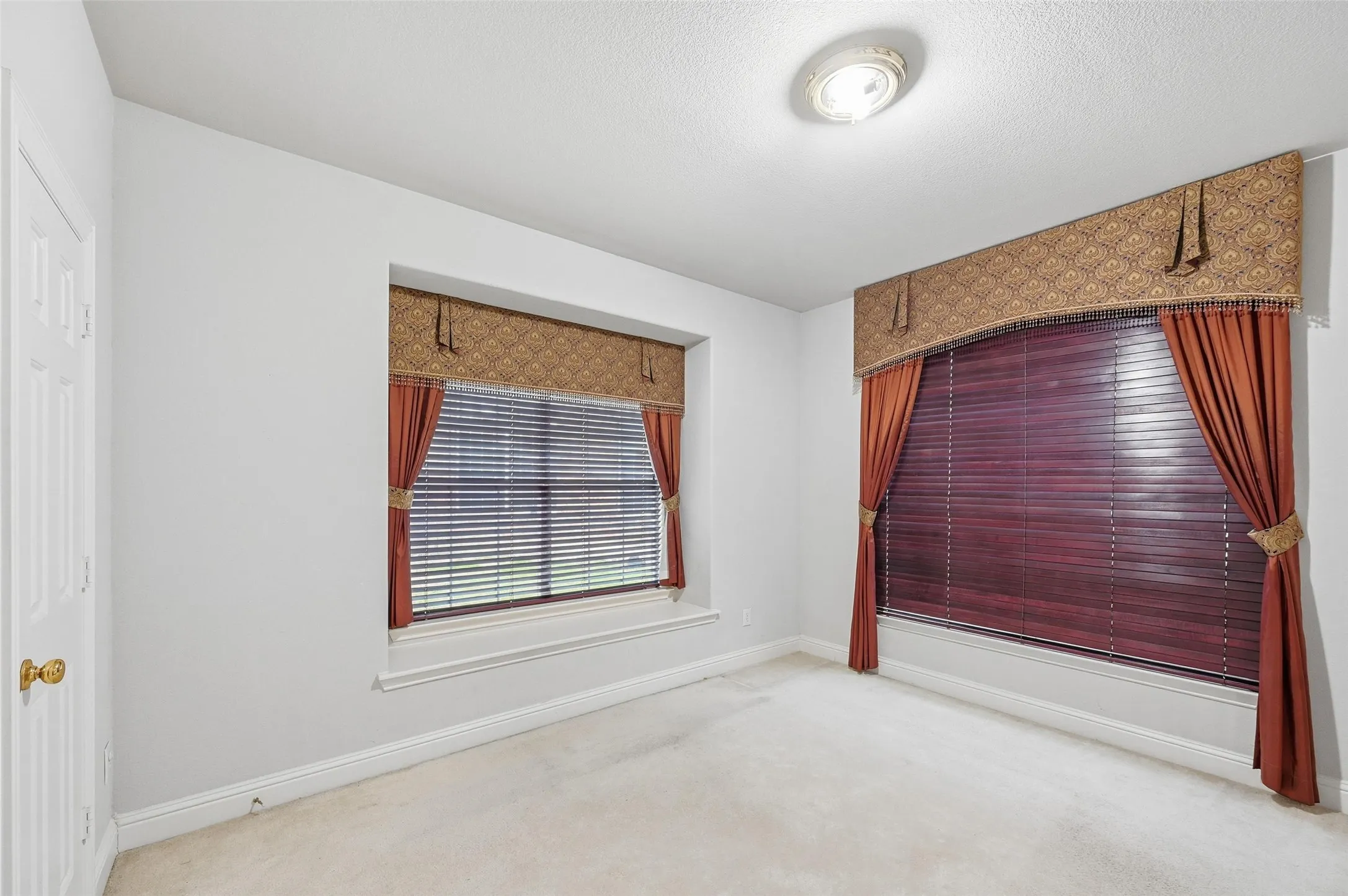 Single Family Residence For Sale in Dallas County , 222 River Birch Trail, Garland, Texas 75040, 4 Bedroom, 4 Bathroom, 3 Garage spaces, 4,483 Sqft, built in 2004, Preowned, mls#21159095, Real Estate Agent in Garland, Homes For Sale in Dallas county, Homes For Sale in Garland, Realtor in Garland Texas, Real Estate Brokerage Independent Realty Texas, Luminita Cordes Realtor