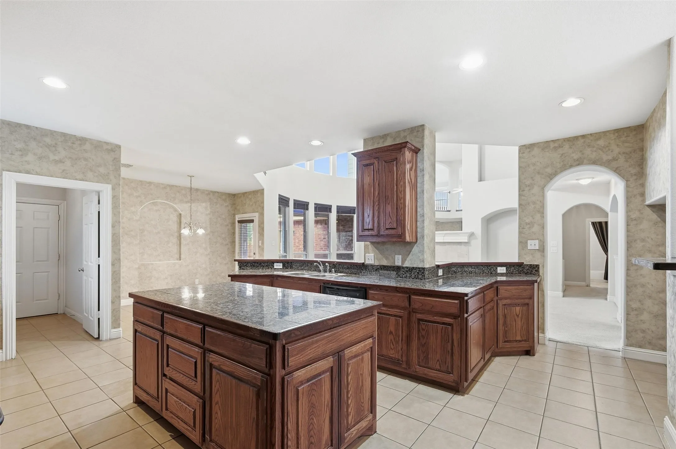 Single Family Residence For Sale in Dallas County , 222 River Birch Trail, Garland, Texas 75040, 4 Bedroom, 4 Bathroom, 3 Garage spaces, 4,483 Sqft, built in 2004, Preowned, mls#21159095, Real Estate Agent in Garland, Homes For Sale in Dallas county, Homes For Sale in Garland, Realtor in Garland Texas, Real Estate Brokerage Independent Realty Texas, Luminita Cordes Realtor