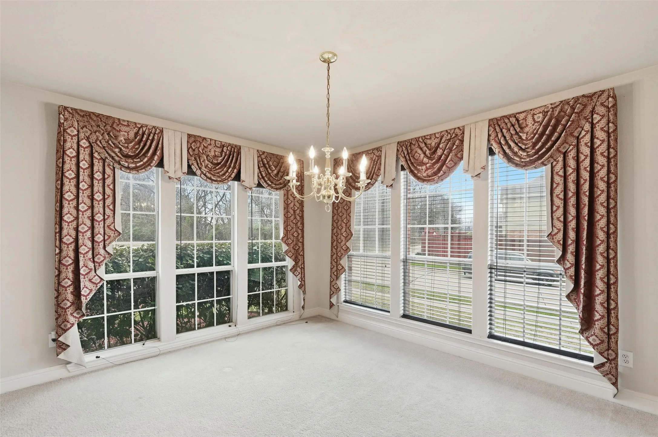 Single Family Residence For Sale in Dallas County , 222 River Birch Trail, Garland, Texas 75040, 4 Bedroom, 4 Bathroom, 3 Garage spaces, 4,483 Sqft, built in 2004, Preowned, mls#21159095, Real Estate Agent in Garland, Homes For Sale in Dallas county, Homes For Sale in Garland, Realtor in Garland Texas, Real Estate Brokerage Independent Realty Texas, Luminita Cordes Realtor