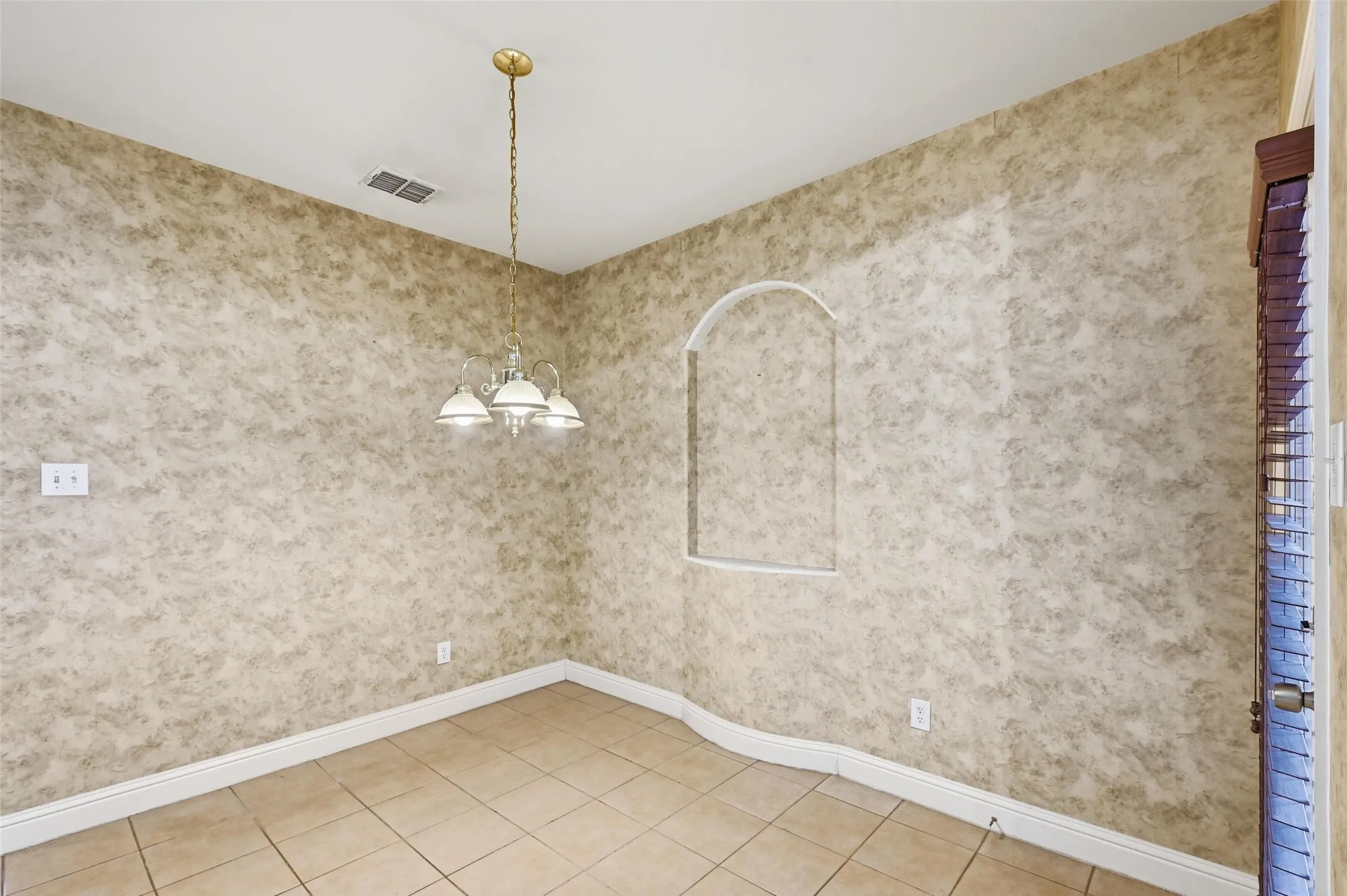 Single Family Residence For Sale in Dallas County , 222 River Birch Trail, Garland, Texas 75040, 4 Bedroom, 4 Bathroom, 3 Garage spaces, 4,483 Sqft, built in 2004, Preowned, mls#21159095, Real Estate Agent in Garland, Homes For Sale in Dallas county, Homes For Sale in Garland, Realtor in Garland Texas, Real Estate Brokerage Independent Realty Texas, Luminita Cordes Realtor