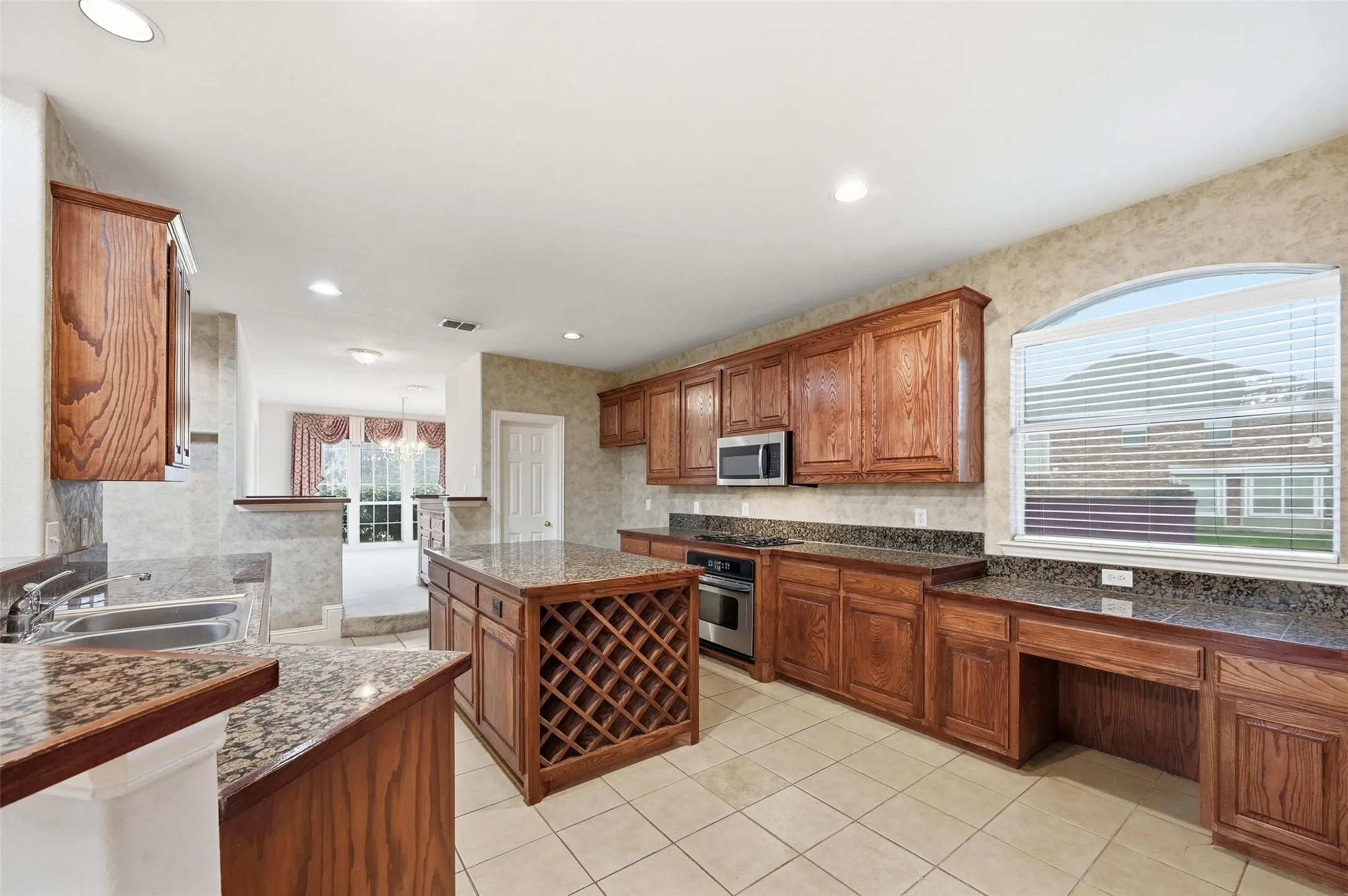 Single Family Residence For Sale in Dallas County , 222 River Birch Trail, Garland, Texas 75040, 4 Bedroom, 4 Bathroom, 3 Garage spaces, 4,483 Sqft, built in 2004, Preowned, mls#21159095, Real Estate Agent in Garland, Homes For Sale in Dallas county, Homes For Sale in Garland, Realtor in Garland Texas, Real Estate Brokerage Independent Realty Texas, Luminita Cordes Realtor