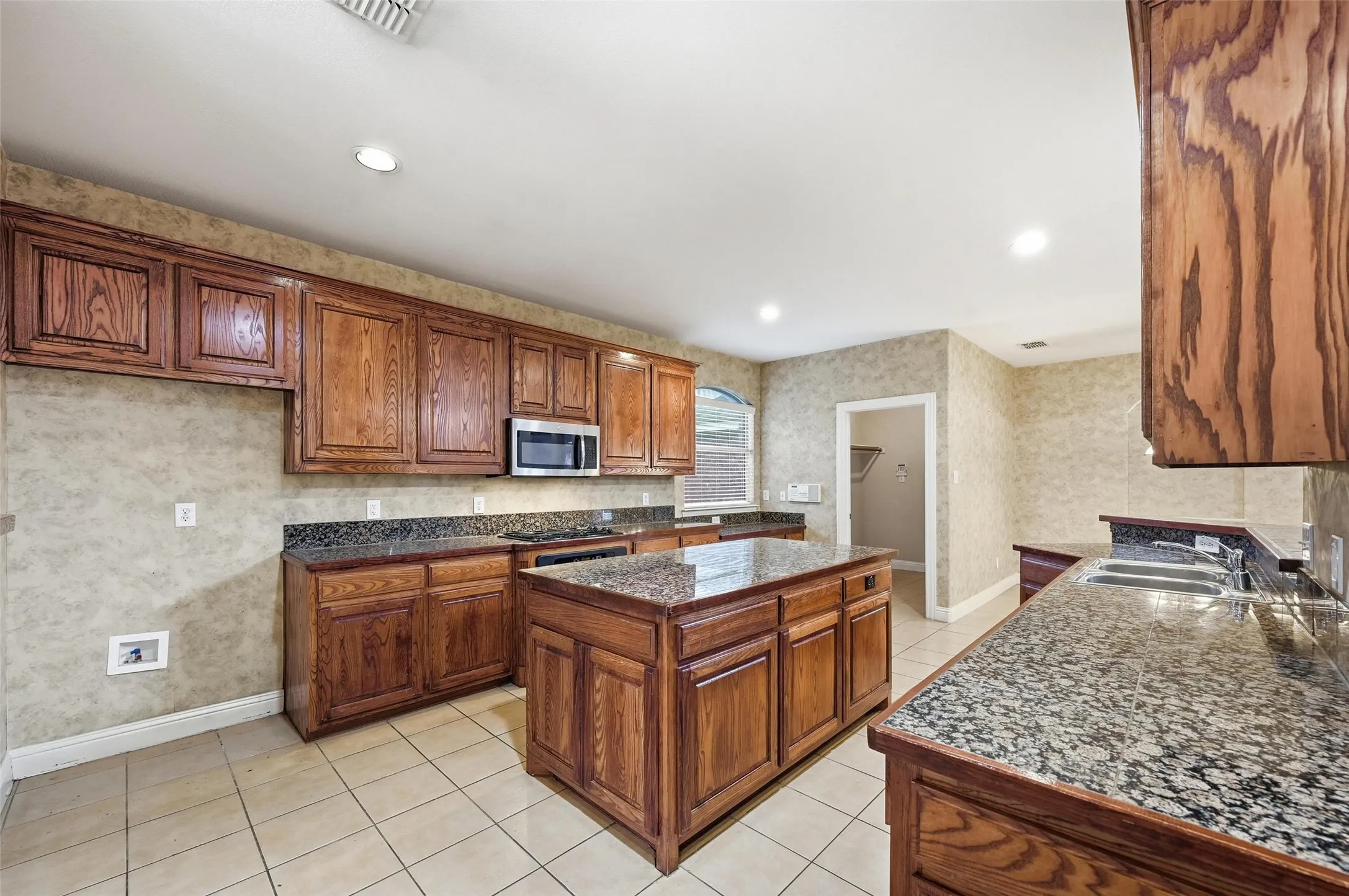 Single Family Residence For Sale in Dallas County , 222 River Birch Trail, Garland, Texas 75040, 4 Bedroom, 4 Bathroom, 3 Garage spaces, 4,483 Sqft, built in 2004, Preowned, mls#21159095, Real Estate Agent in Garland, Homes For Sale in Dallas county, Homes For Sale in Garland, Realtor in Garland Texas, Real Estate Brokerage Independent Realty Texas, Luminita Cordes Realtor