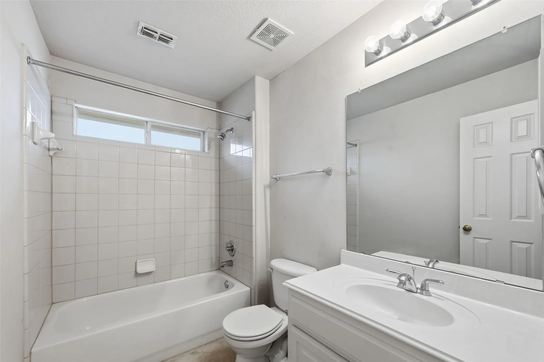 Single Family Residence For Sale in Dallas County , 222 River Birch Trail, Garland, Texas 75040, 4 Bedroom, 4 Bathroom, 3 Garage spaces, 4,483 Sqft, built in 2004, Preowned, mls#21159095, Real Estate Agent in Garland, Homes For Sale in Dallas county, Homes For Sale in Garland, Realtor in Garland Texas, Real Estate Brokerage Independent Realty Texas, Luminita Cordes Realtor