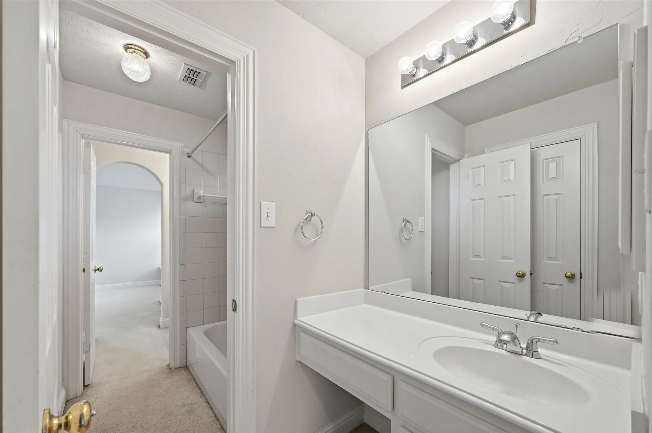 Single Family Residence For Sale in Dallas County , 222 River Birch Trail, Garland, Texas 75040, 4 Bedroom, 4 Bathroom, 3 Garage spaces, 4,483 Sqft, built in 2004, Preowned, mls#21159095, Real Estate Agent in Garland, Homes For Sale in Dallas county, Homes For Sale in Garland, Realtor in Garland Texas, Real Estate Brokerage Independent Realty Texas, Luminita Cordes Realtor