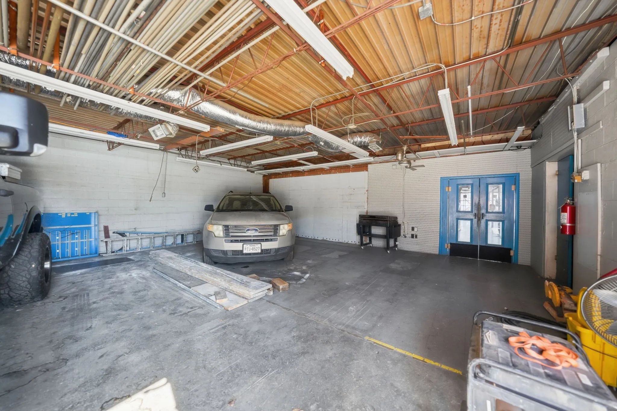 Versatile back-of-house workspace