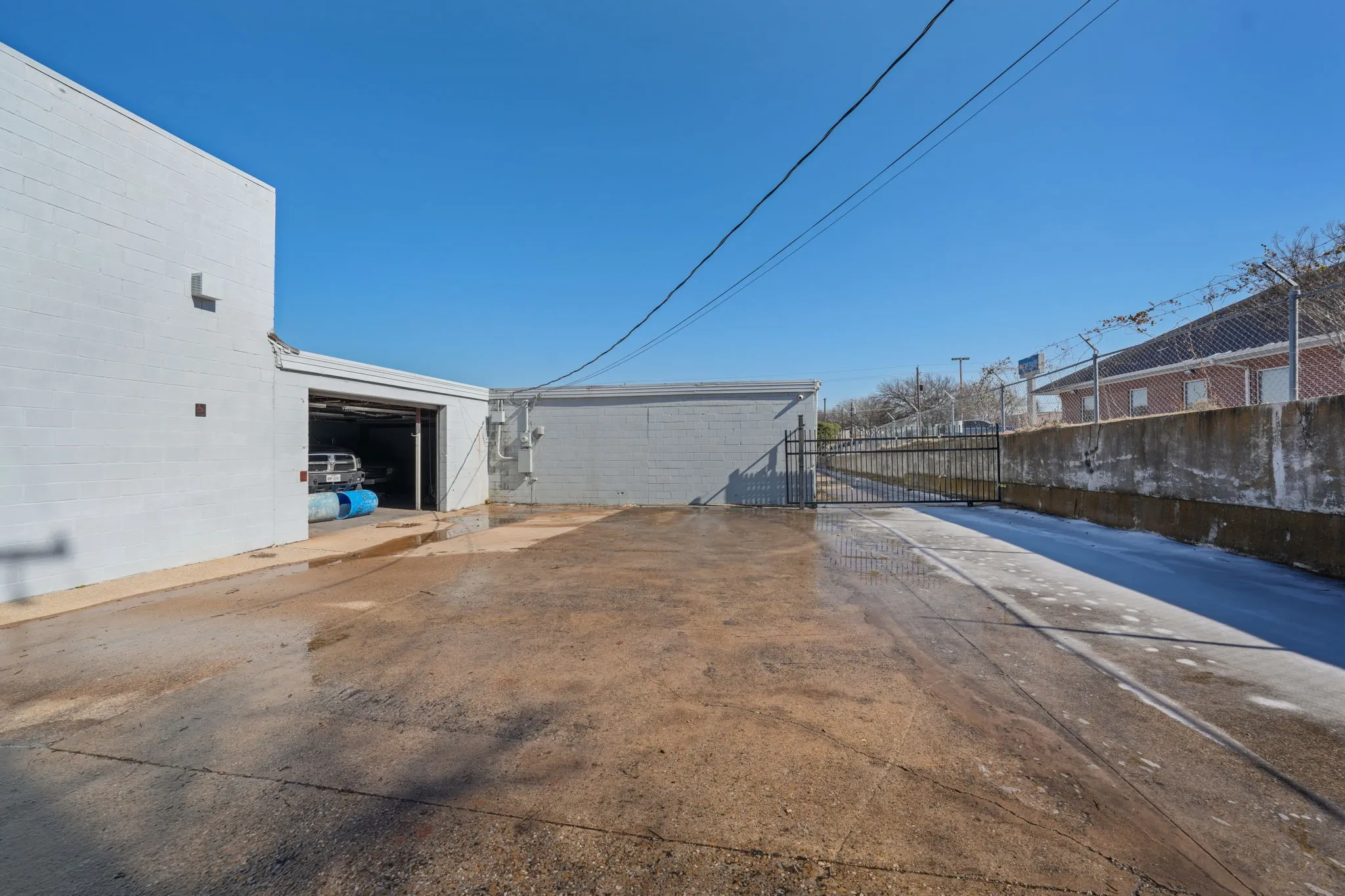 Street approach with easy customer access