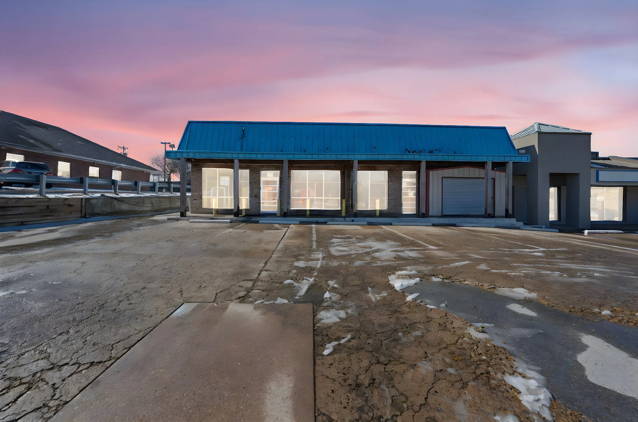 Freestanding building with signage-friendly frontage