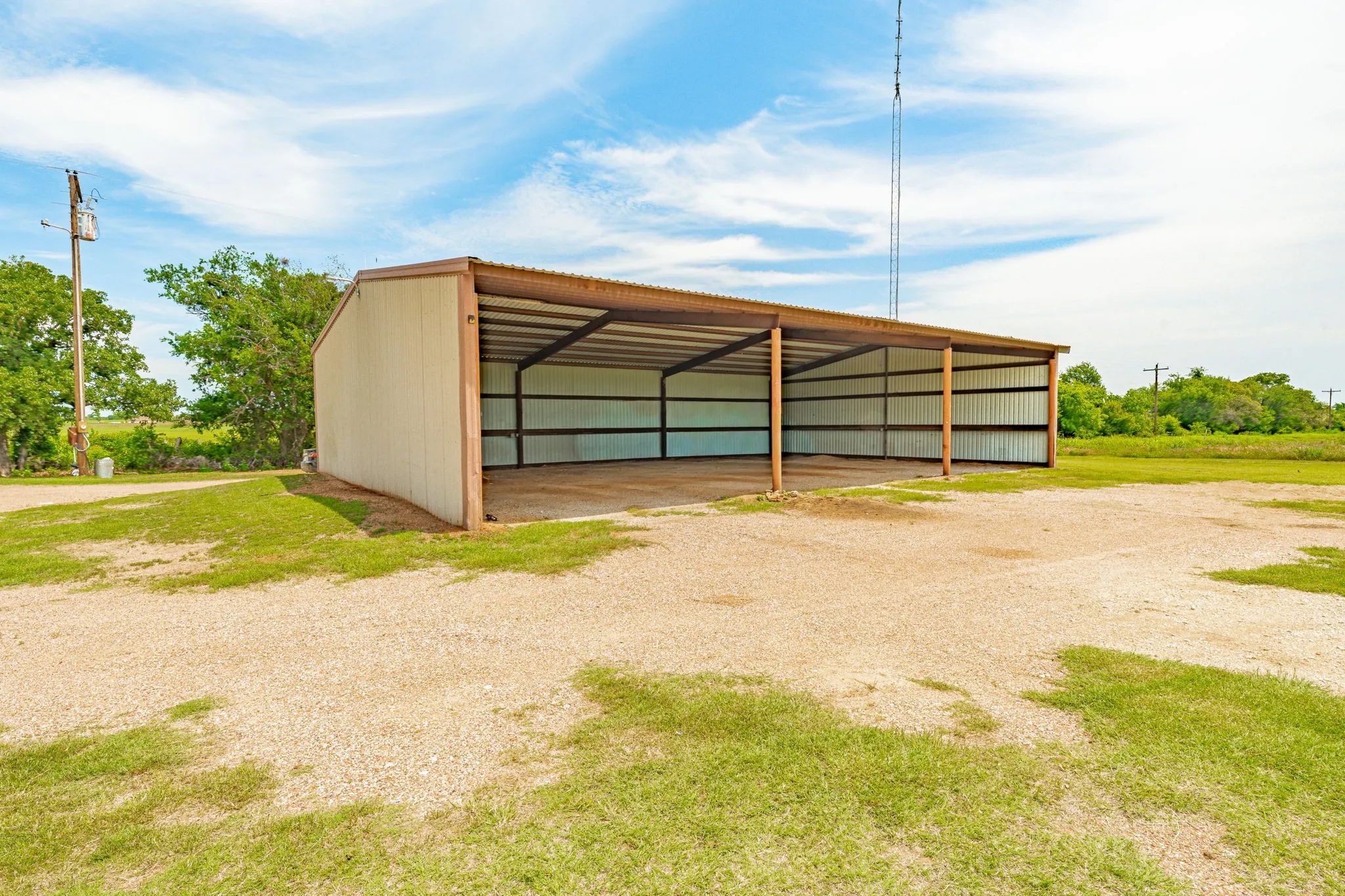 Farm For Sale in Comanche County , 351 Highway 2318, De Leon, Texas 76444, 4 Bedroom, 2 Bathroom, Garage spaces, 1,860 Sqft, built in 1998, mls#21160351, Real Estate Agent in De Leon, Homes For Sale in Comanche county, Homes For Sale in De Leon, Realtor in De Leon Texas, Real Estate Brokerage Independent Realty Texas, Luminita Cordes Realtor
