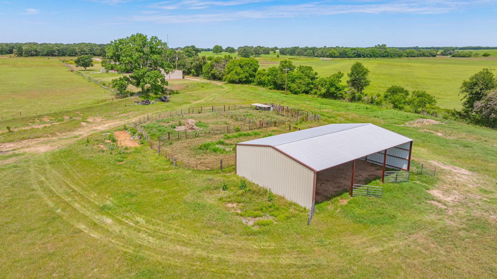 Farm For Sale in Comanche County , 351 Highway 2318, De Leon, Texas 76444, 4 Bedroom, 2 Bathroom, Garage spaces, 1,860 Sqft, built in 1998, mls#21160351, Real Estate Agent in De Leon, Homes For Sale in Comanche county, Homes For Sale in De Leon, Realtor in De Leon Texas, Real Estate Brokerage Independent Realty Texas, Luminita Cordes Realtor