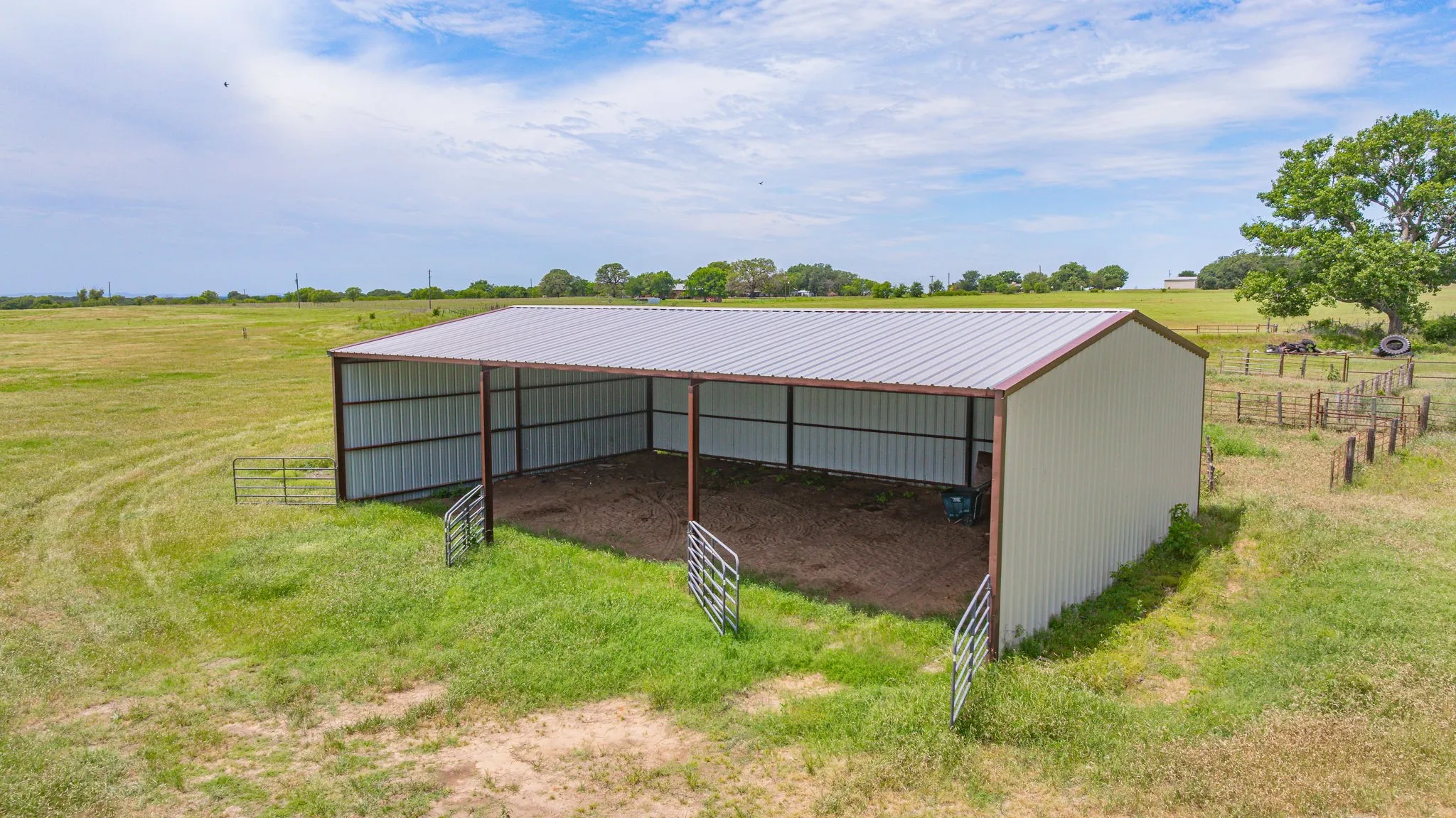 Farm For Sale in Comanche County , 351 Highway 2318, De Leon, Texas 76444, 4 Bedroom, 2 Bathroom, Garage spaces, 1,860 Sqft, built in 1998, mls#21160351, Real Estate Agent in De Leon, Homes For Sale in Comanche county, Homes For Sale in De Leon, Realtor in De Leon Texas, Real Estate Brokerage Independent Realty Texas, Luminita Cordes Realtor