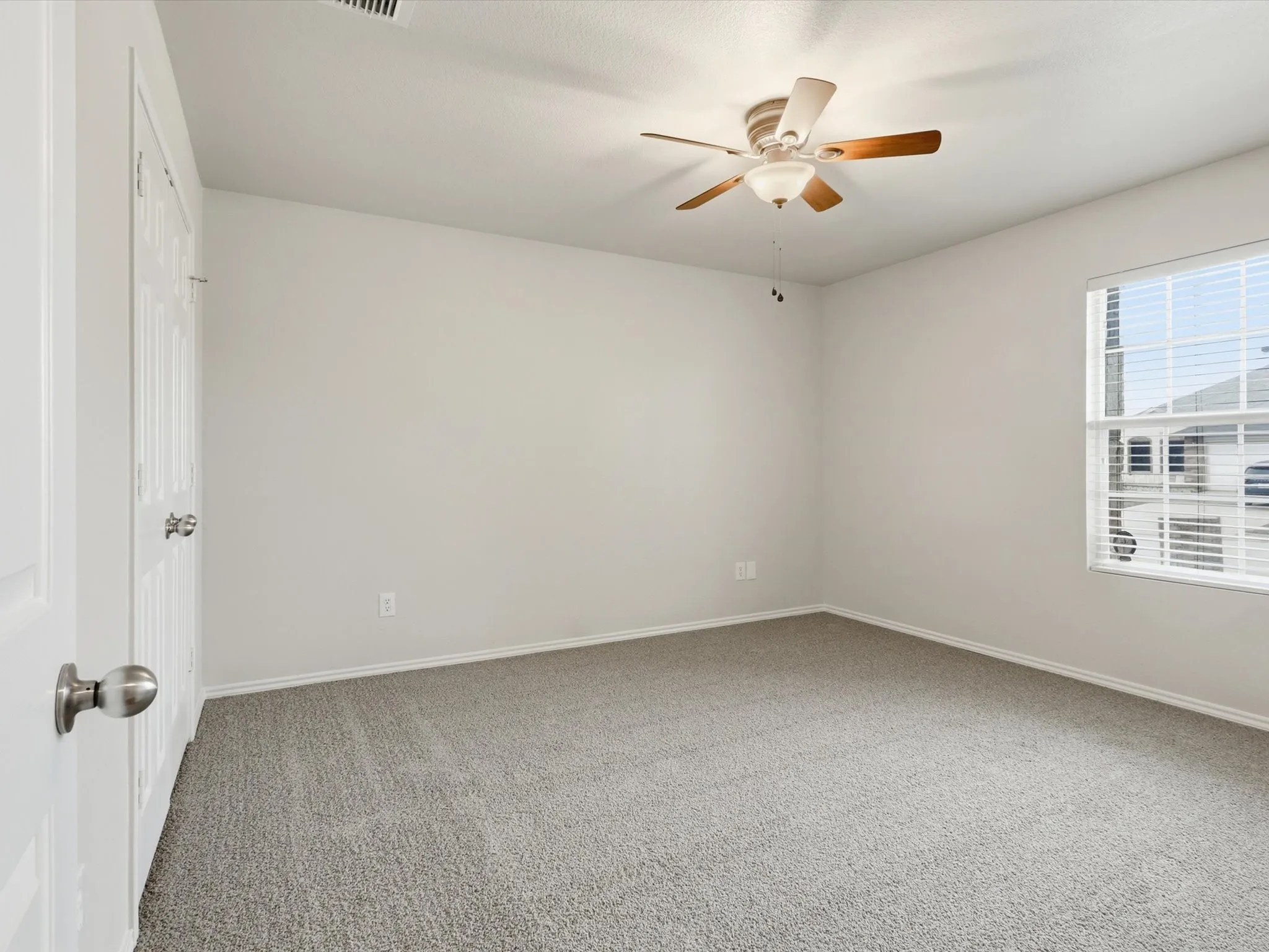 Single Family Residence For Sale in Johnson County , 1441 Erin Drive, Burleson, Texas 76028, 4 Bedroom, 2 Bathroom, 2 Garage spaces, 2,046 Sqft, built in 2006, Preowned, mls#21157881, Real Estate Agent in Burleson, Homes For Sale in Johnson county, Homes For Sale in Burleson, Realtor in Burleson Texas, Real Estate Brokerage Independent Realty Texas, Luminita Cordes Realtor