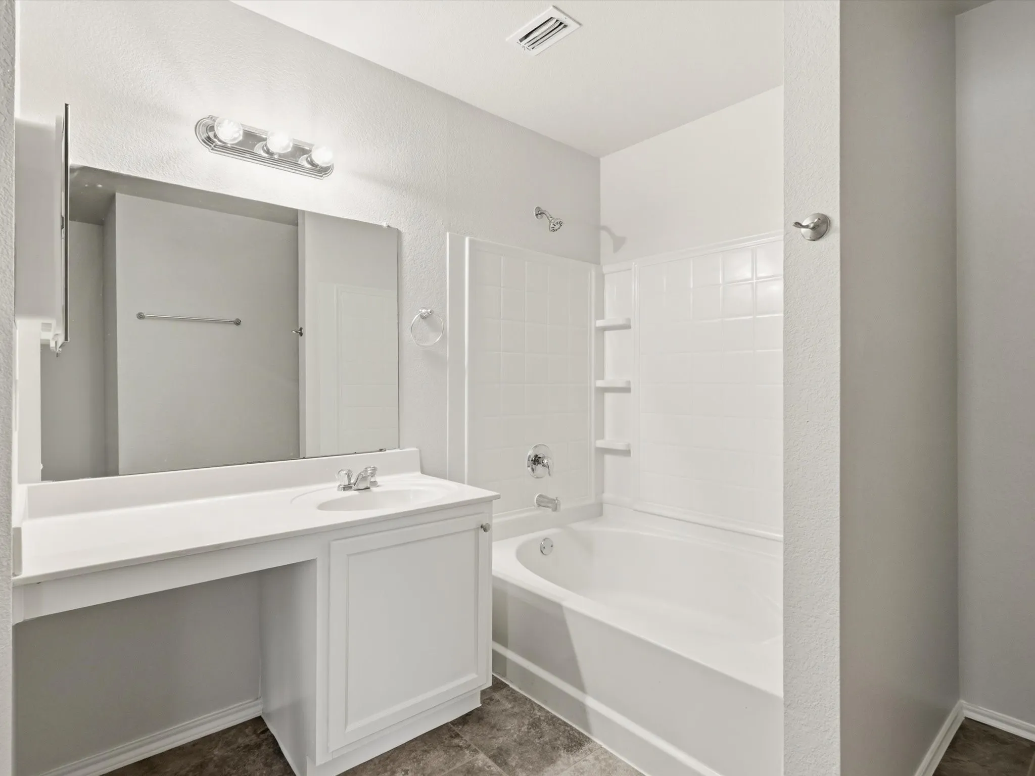 Single Family Residence For Sale in Johnson County , 1441 Erin Drive, Burleson, Texas 76028, 4 Bedroom, 2 Bathroom, 2 Garage spaces, 2,046 Sqft, built in 2006, Preowned, mls#21157881, Real Estate Agent in Burleson, Homes For Sale in Johnson county, Homes For Sale in Burleson, Realtor in Burleson Texas, Real Estate Brokerage Independent Realty Texas, Luminita Cordes Realtor