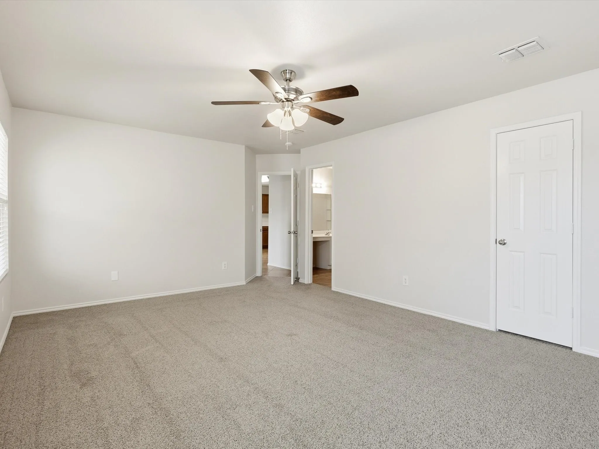 Single Family Residence For Sale in Johnson County , 1441 Erin Drive, Burleson, Texas 76028, 4 Bedroom, 2 Bathroom, 2 Garage spaces, 2,046 Sqft, built in 2006, Preowned, mls#21157881, Real Estate Agent in Burleson, Homes For Sale in Johnson county, Homes For Sale in Burleson, Realtor in Burleson Texas, Real Estate Brokerage Independent Realty Texas, Luminita Cordes Realtor