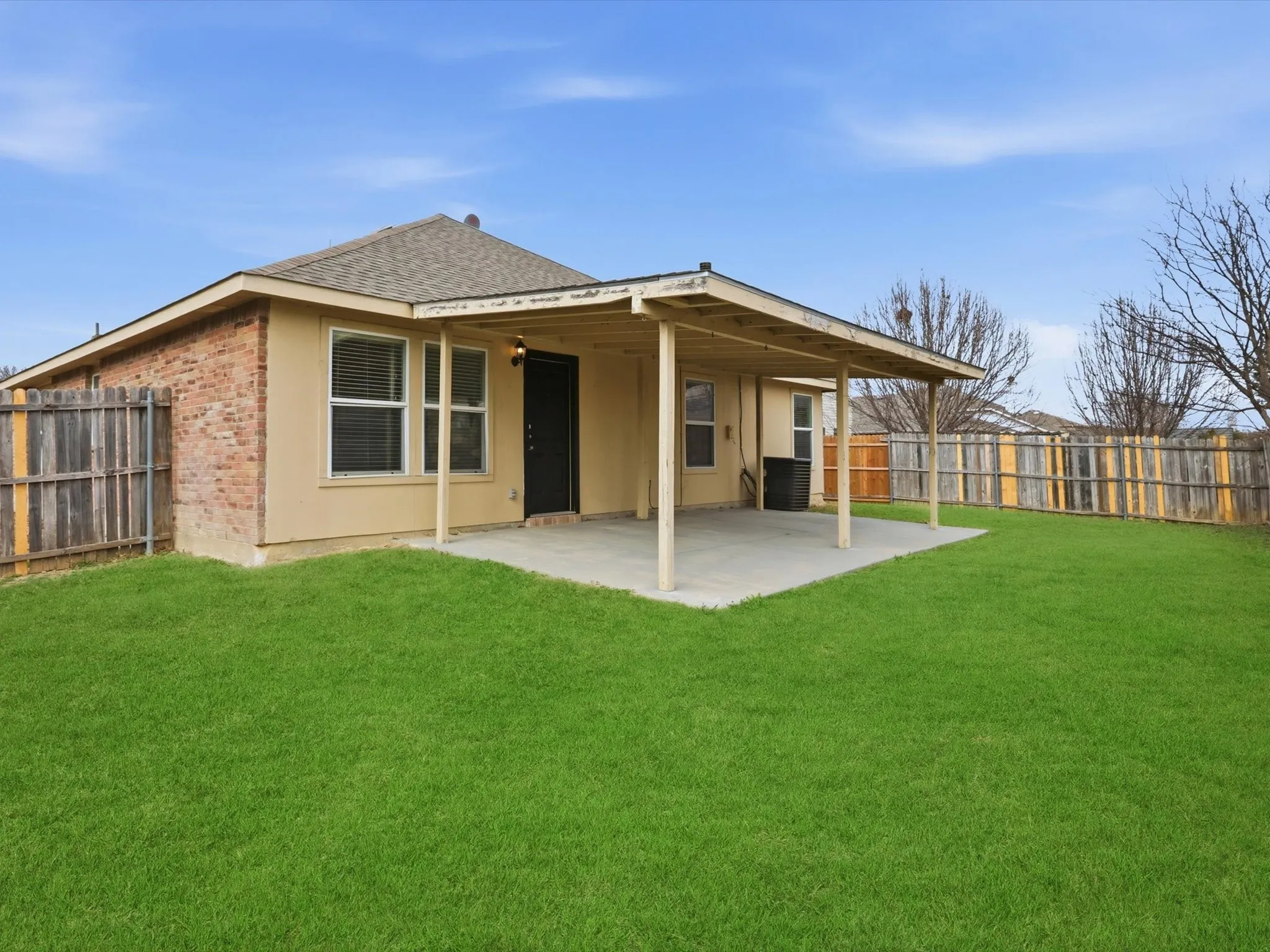 Single Family Residence For Sale in Johnson County , 1441 Erin Drive, Burleson, Texas 76028, 4 Bedroom, 2 Bathroom, 2 Garage spaces, 2,046 Sqft, built in 2006, Preowned, mls#21157881, Real Estate Agent in Burleson, Homes For Sale in Johnson county, Homes For Sale in Burleson, Realtor in Burleson Texas, Real Estate Brokerage Independent Realty Texas, Luminita Cordes Realtor