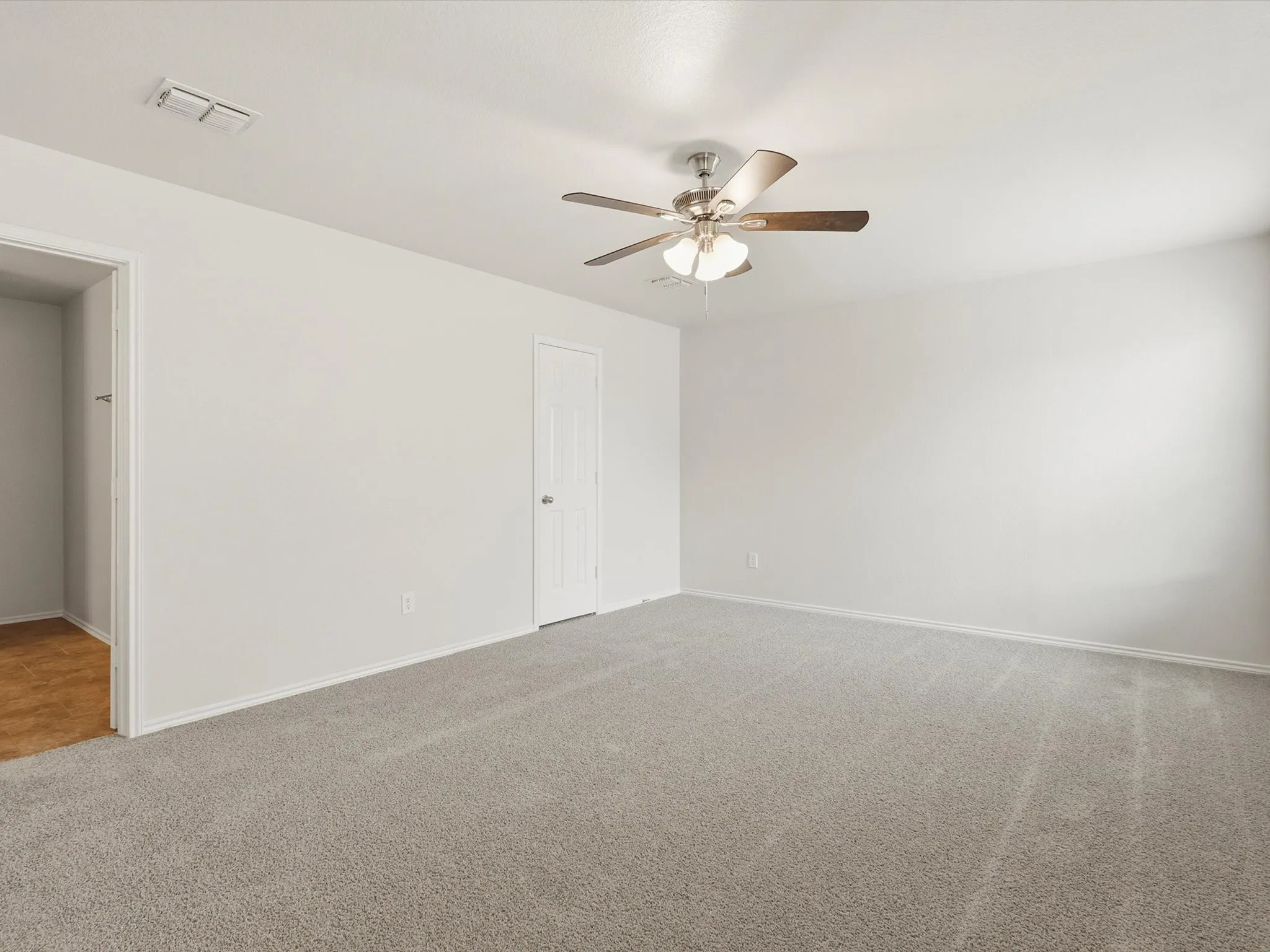 Single Family Residence For Sale in Johnson County , 1441 Erin Drive, Burleson, Texas 76028, 4 Bedroom, 2 Bathroom, 2 Garage spaces, 2,046 Sqft, built in 2006, Preowned, mls#21157881, Real Estate Agent in Burleson, Homes For Sale in Johnson county, Homes For Sale in Burleson, Realtor in Burleson Texas, Real Estate Brokerage Independent Realty Texas, Luminita Cordes Realtor
