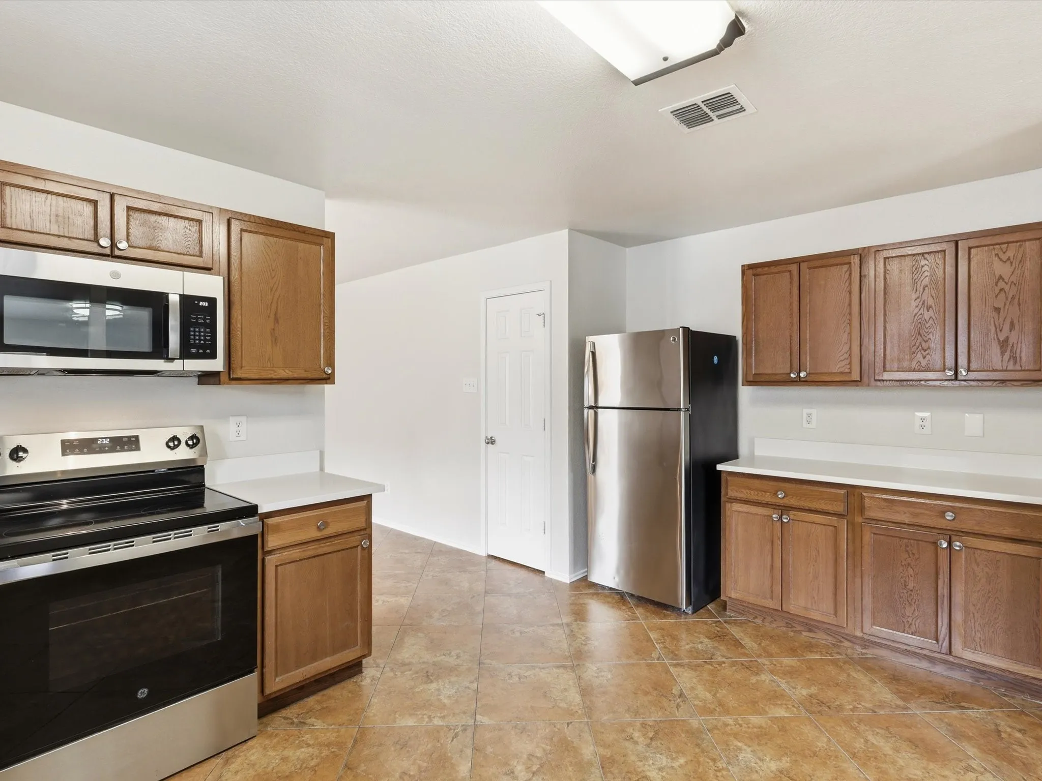 Single Family Residence For Sale in Johnson County , 1441 Erin Drive, Burleson, Texas 76028, 4 Bedroom, 2 Bathroom, 2 Garage spaces, 2,046 Sqft, built in 2006, Preowned, mls#21157881, Real Estate Agent in Burleson, Homes For Sale in Johnson county, Homes For Sale in Burleson, Realtor in Burleson Texas, Real Estate Brokerage Independent Realty Texas, Luminita Cordes Realtor
