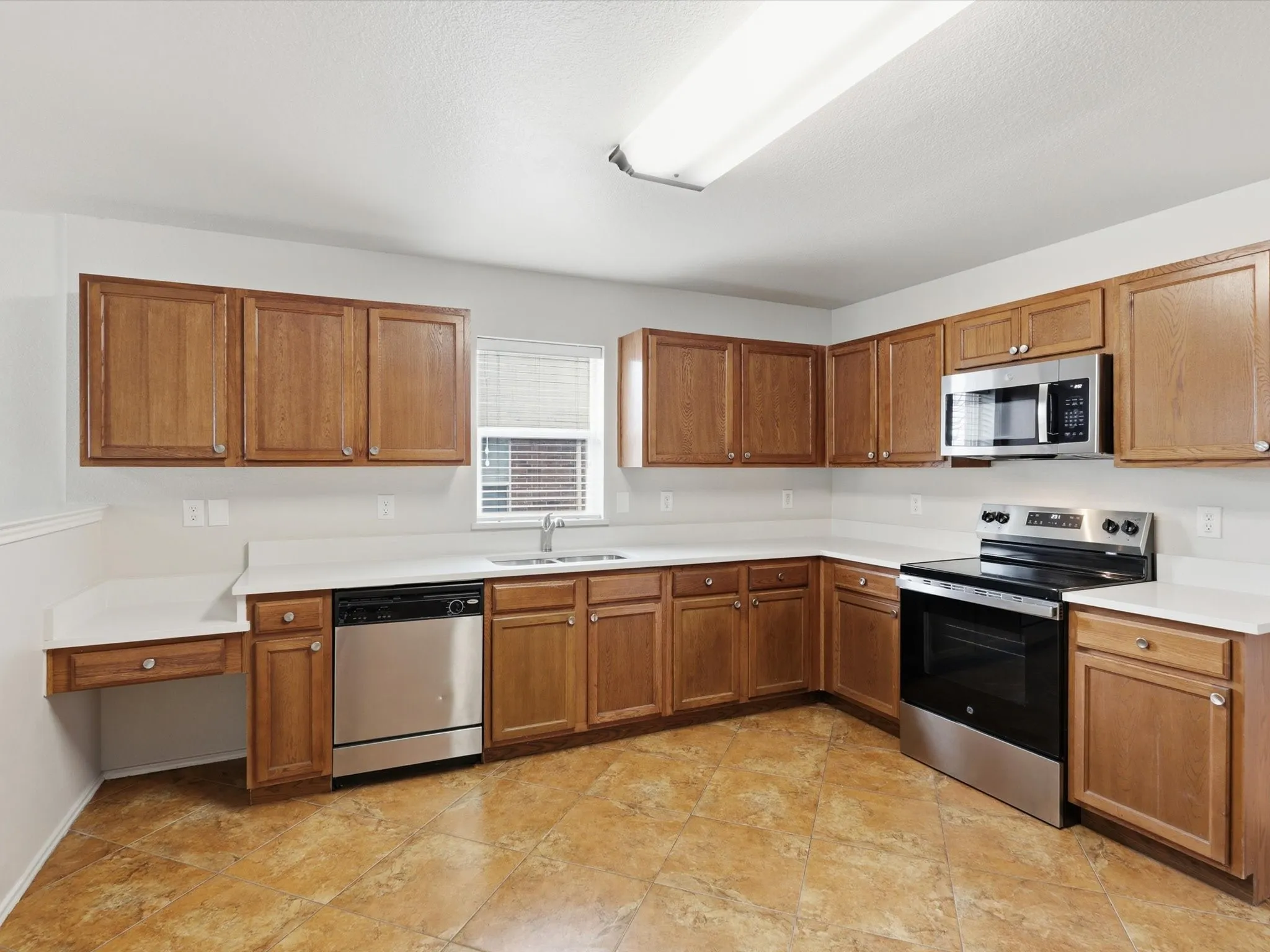 Single Family Residence For Sale in Johnson County , 1441 Erin Drive, Burleson, Texas 76028, 4 Bedroom, 2 Bathroom, 2 Garage spaces, 2,046 Sqft, built in 2006, Preowned, mls#21157881, Real Estate Agent in Burleson, Homes For Sale in Johnson county, Homes For Sale in Burleson, Realtor in Burleson Texas, Real Estate Brokerage Independent Realty Texas, Luminita Cordes Realtor