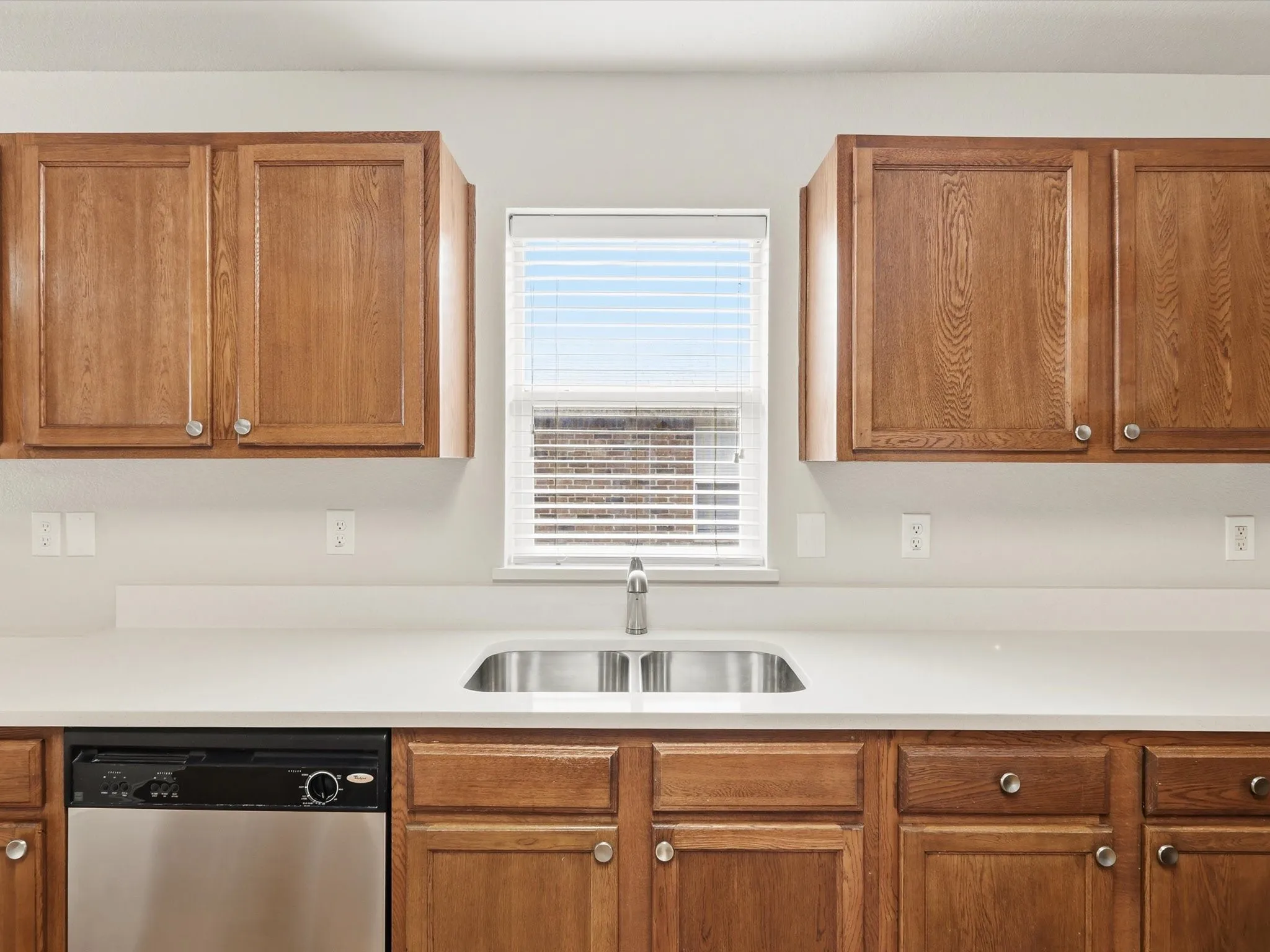 Single Family Residence For Sale in Johnson County , 1441 Erin Drive, Burleson, Texas 76028, 4 Bedroom, 2 Bathroom, 2 Garage spaces, 2,046 Sqft, built in 2006, Preowned, mls#21157881, Real Estate Agent in Burleson, Homes For Sale in Johnson county, Homes For Sale in Burleson, Realtor in Burleson Texas, Real Estate Brokerage Independent Realty Texas, Luminita Cordes Realtor