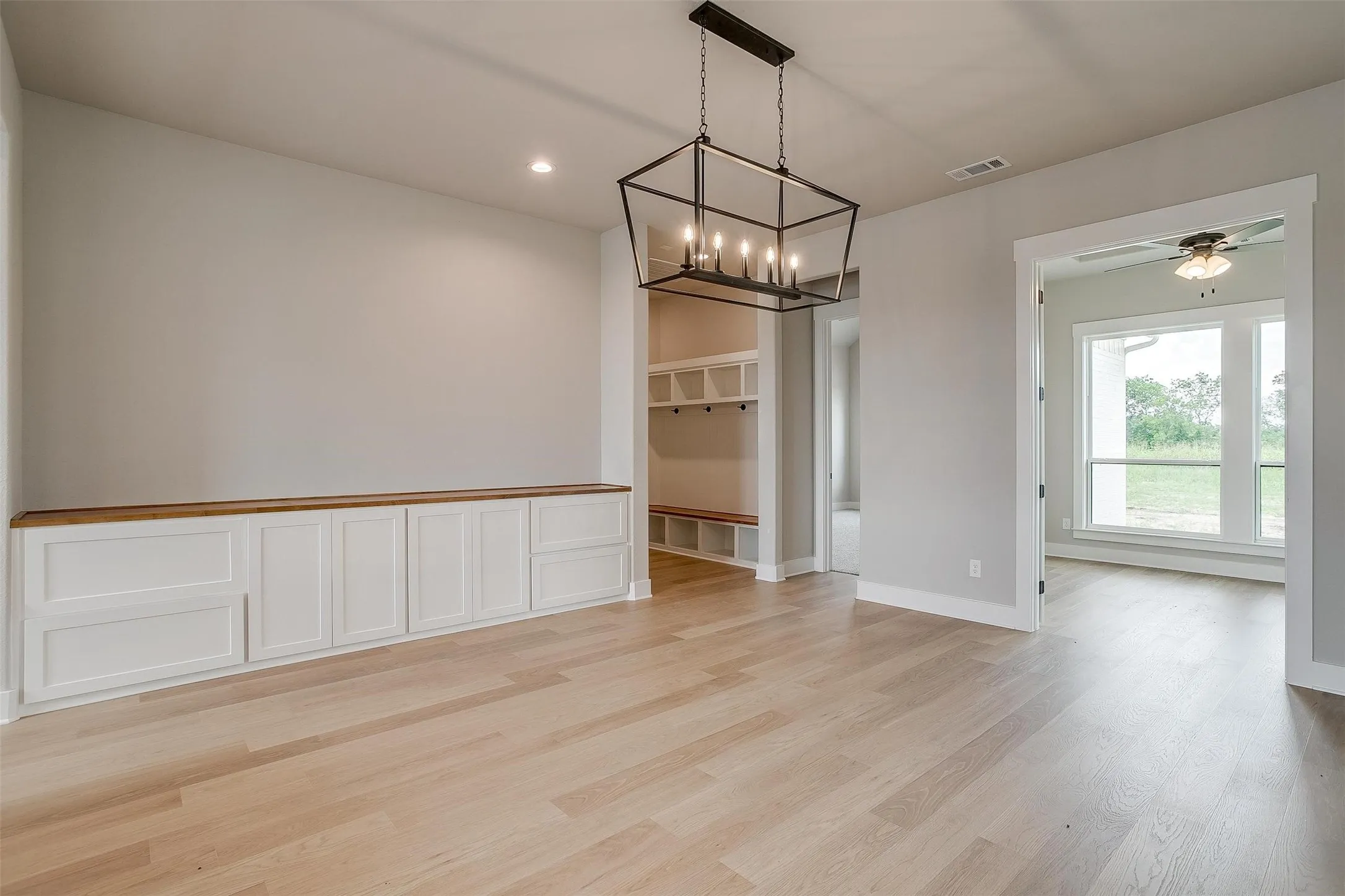 Single Family Residence For Sale in Ellis County , 125 Aiden Drive, Waxahachie, Texas 75165, 4 Bedroom, 3 Bathroom, 3 Garage spaces, 3,028 Sqft, built in 2024, New Construction - Incomplete, mls#21160930, Real Estate Agent in Waxahachie, Homes For Sale in Ellis county, Homes For Sale in Waxahachie, Realtor in Waxahachie Texas, Real Estate Brokerage Independent Realty Texas, Luminita Cordes Realtor