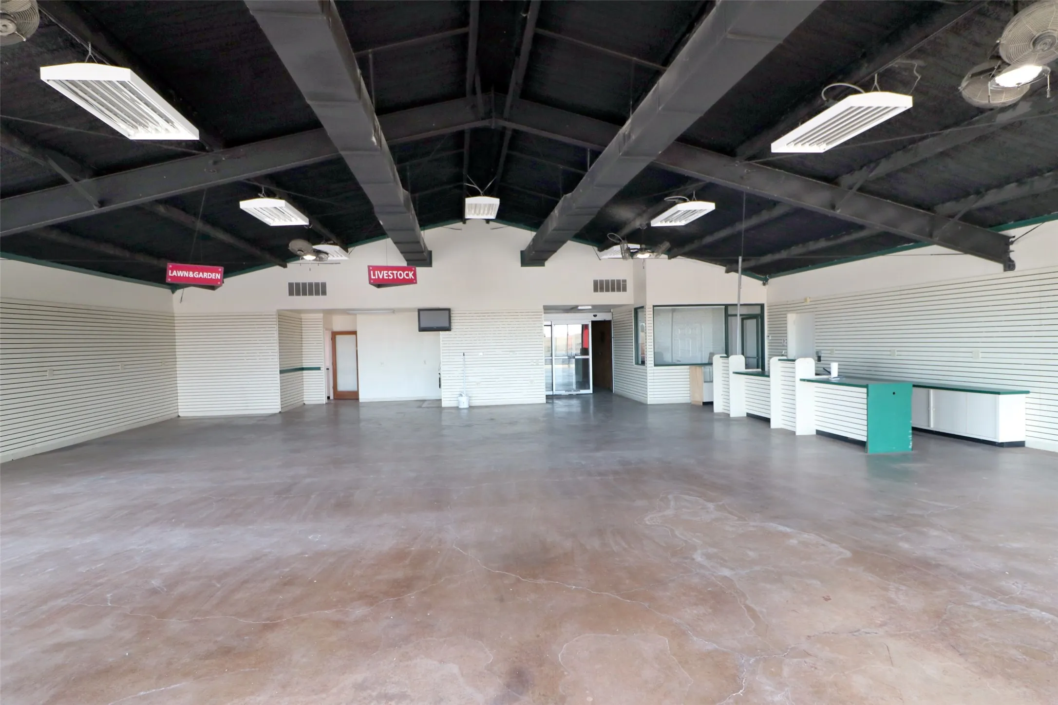 Business For Rent in Erath County , 3098 W Washington, Stephenville, Texas 76401, 0, 0, Garage spaces, 0 Sqft, built in 2006, Preowned, mls#21160267, Real Estate Agent in Stephenville, Homes For Rent in Erath county, Homes For Rent in Stephenville, Realtor in Stephenville Texas, Real Estate Brokerage Independent Realty Texas, Luminita Cordes Realtor