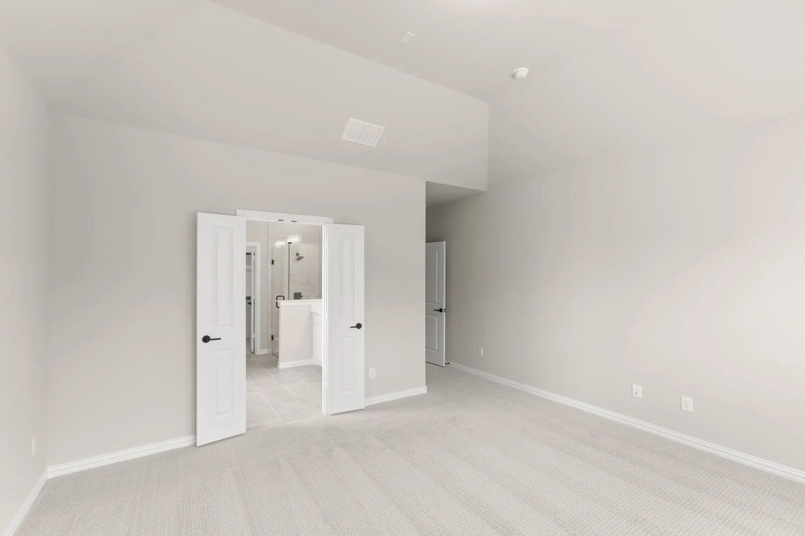 1315 Woodpecker-Primary Suite-2