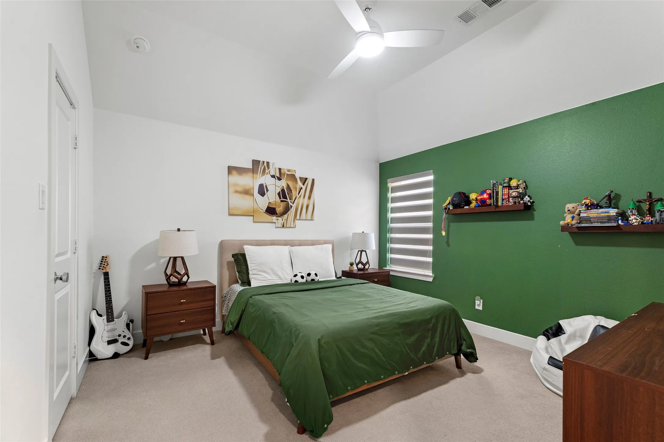 Single Family Residence For Sale in Denton County , 401 Sunnyridge Lane, Little Elm, Texas 76227, 4 Bedroom, 4 Bathroom, 3 Garage spaces, 3,447 Sqft, built in 2022, Preowned, mls#21160761, Real Estate Agent in Little Elm, Homes For Sale in Denton county, Homes For Sale in Little Elm, Realtor in Little Elm Texas, Real Estate Brokerage Independent Realty Texas, Luminita Cordes Realtor