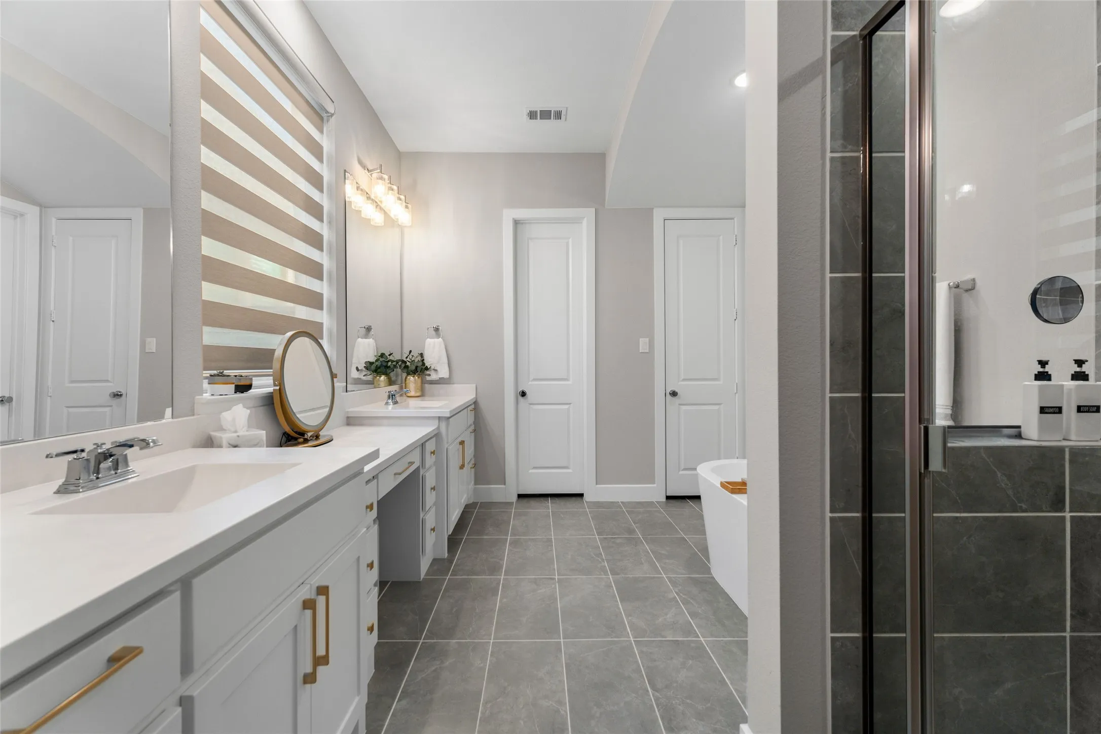 Single Family Residence For Sale in Denton County , 401 Sunnyridge Lane, Little Elm, Texas 76227, 4 Bedroom, 4 Bathroom, 3 Garage spaces, 3,447 Sqft, built in 2022, Preowned, mls#21160761, Real Estate Agent in Little Elm, Homes For Sale in Denton county, Homes For Sale in Little Elm, Realtor in Little Elm Texas, Real Estate Brokerage Independent Realty Texas, Luminita Cordes Realtor