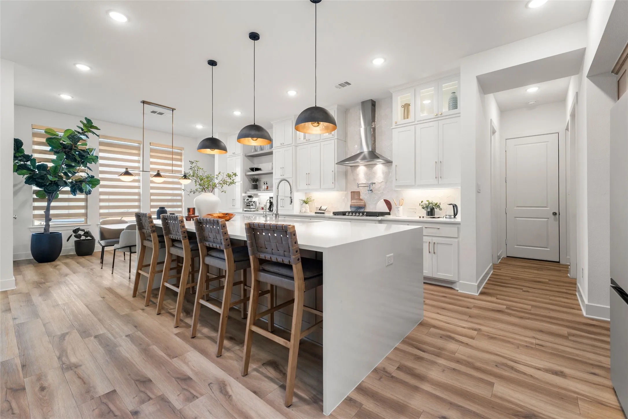 Single Family Residence For Sale in Denton County , 401 Sunnyridge Lane, Little Elm, Texas 76227, 4 Bedroom, 4 Bathroom, 3 Garage spaces, 3,447 Sqft, built in 2022, Preowned, mls#21160761, Real Estate Agent in Little Elm, Homes For Sale in Denton county, Homes For Sale in Little Elm, Realtor in Little Elm Texas, Real Estate Brokerage Independent Realty Texas, Luminita Cordes Realtor