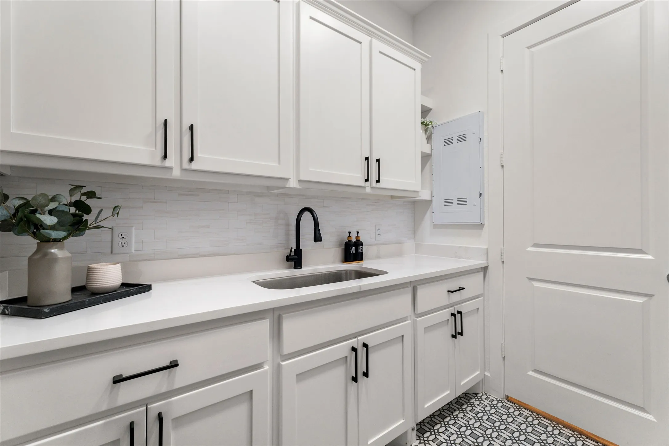 Single Family Residence For Sale in Denton County , 401 Sunnyridge Lane, Little Elm, Texas 76227, 4 Bedroom, 4 Bathroom, 3 Garage spaces, 3,447 Sqft, built in 2022, Preowned, mls#21160761, Real Estate Agent in Little Elm, Homes For Sale in Denton county, Homes For Sale in Little Elm, Realtor in Little Elm Texas, Real Estate Brokerage Independent Realty Texas, Luminita Cordes Realtor