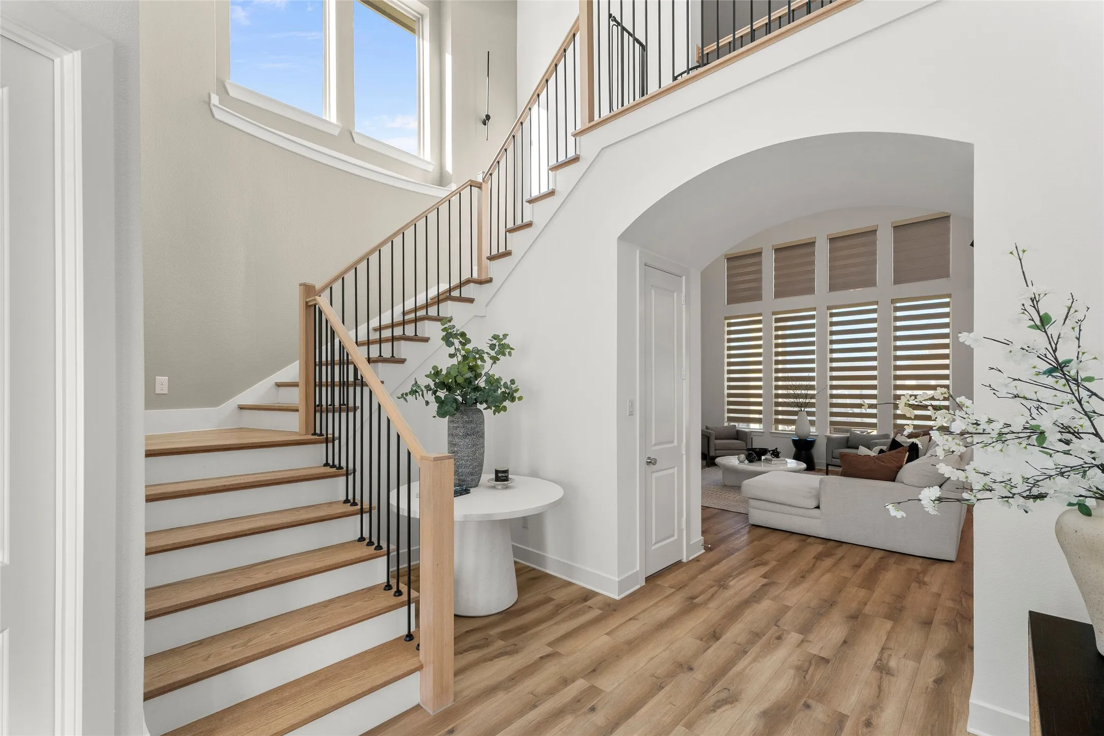 Single Family Residence For Sale in Denton County , 401 Sunnyridge Lane, Little Elm, Texas 76227, 4 Bedroom, 4 Bathroom, 3 Garage spaces, 3,447 Sqft, built in 2022, Preowned, mls#21160761, Real Estate Agent in Little Elm, Homes For Sale in Denton county, Homes For Sale in Little Elm, Realtor in Little Elm Texas, Real Estate Brokerage Independent Realty Texas, Luminita Cordes Realtor